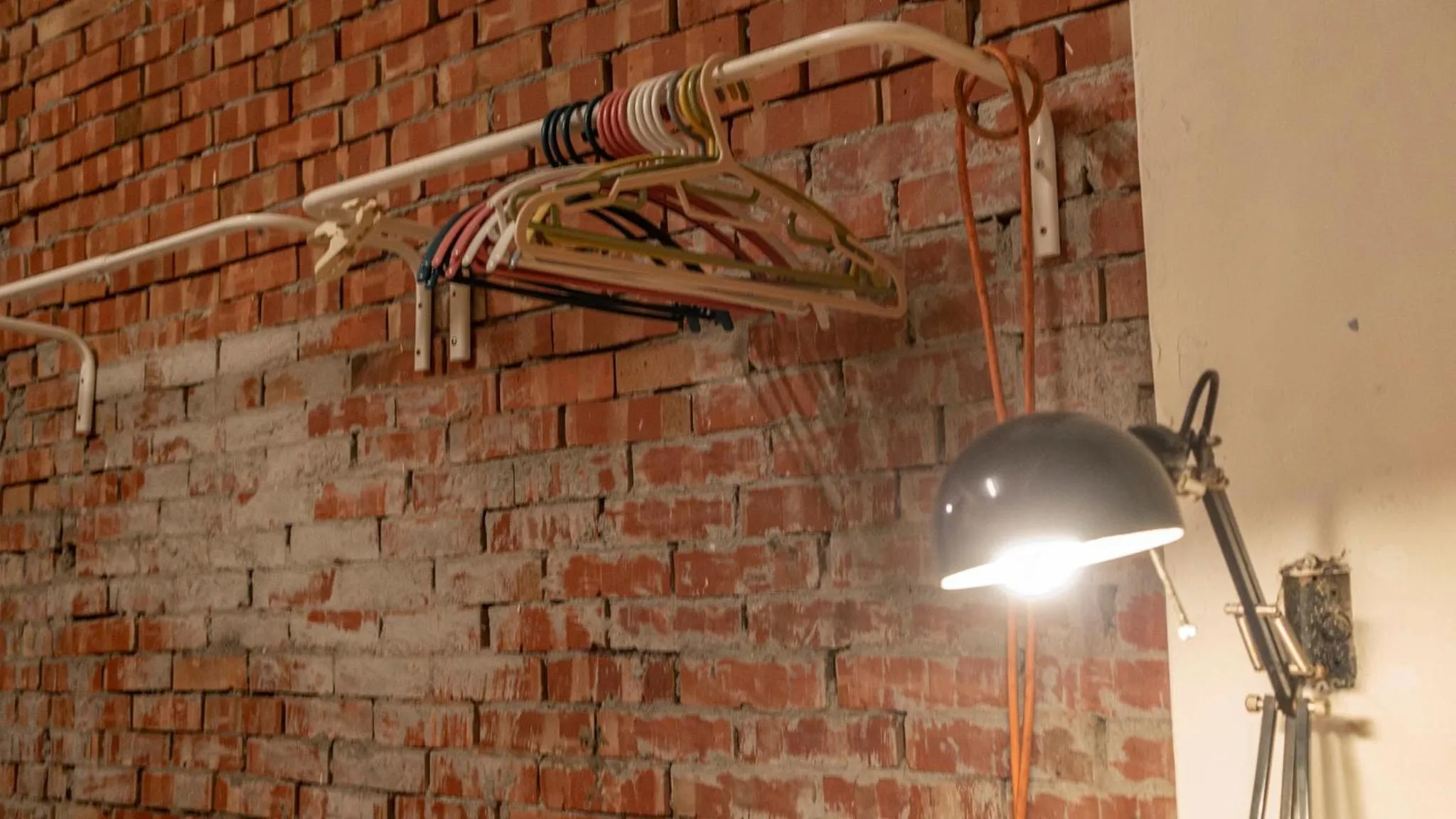 wardrobe in 62巷背包客棧 Lane62 Hostel