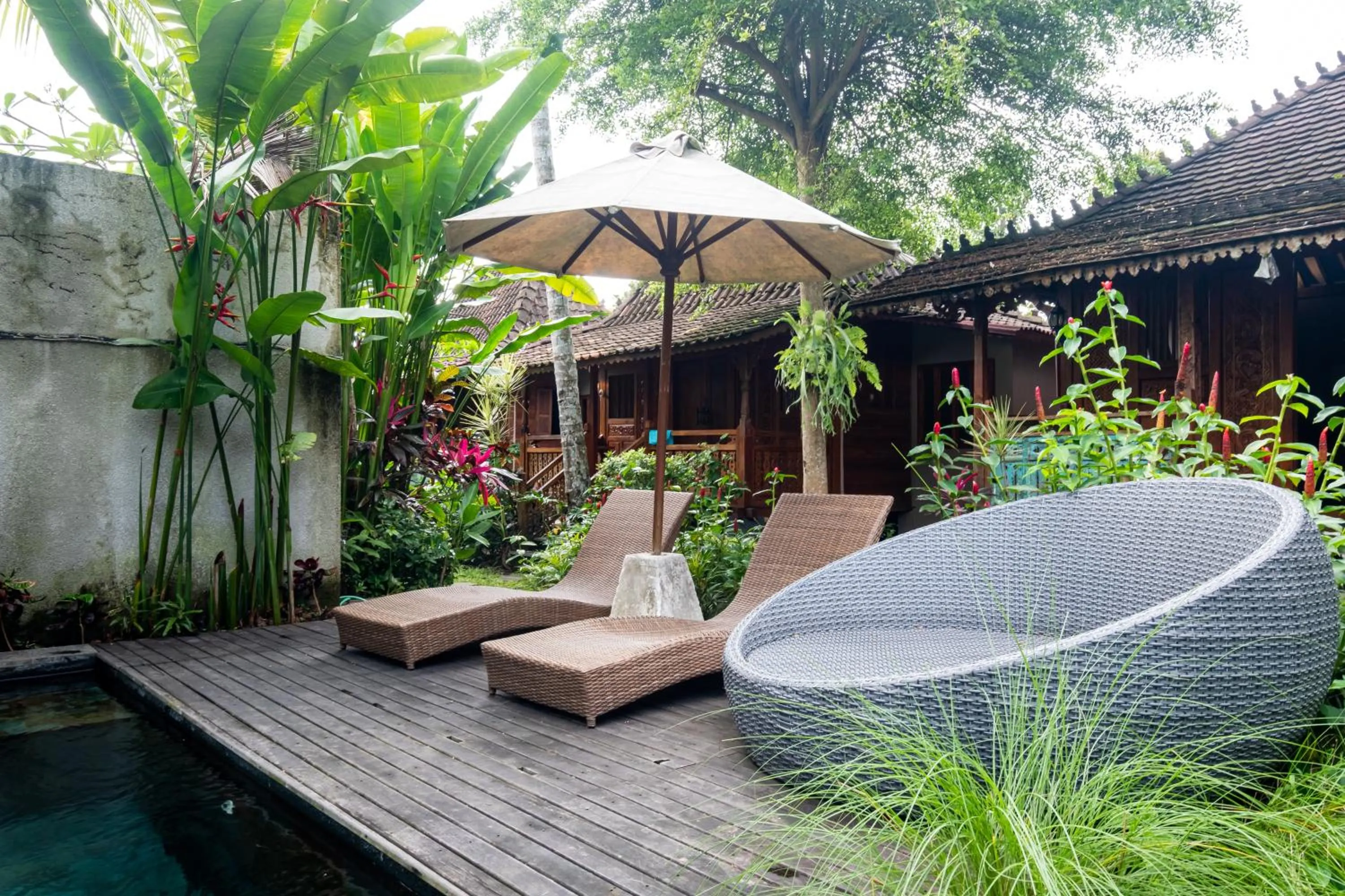 Swimming pool in Kakul Vila