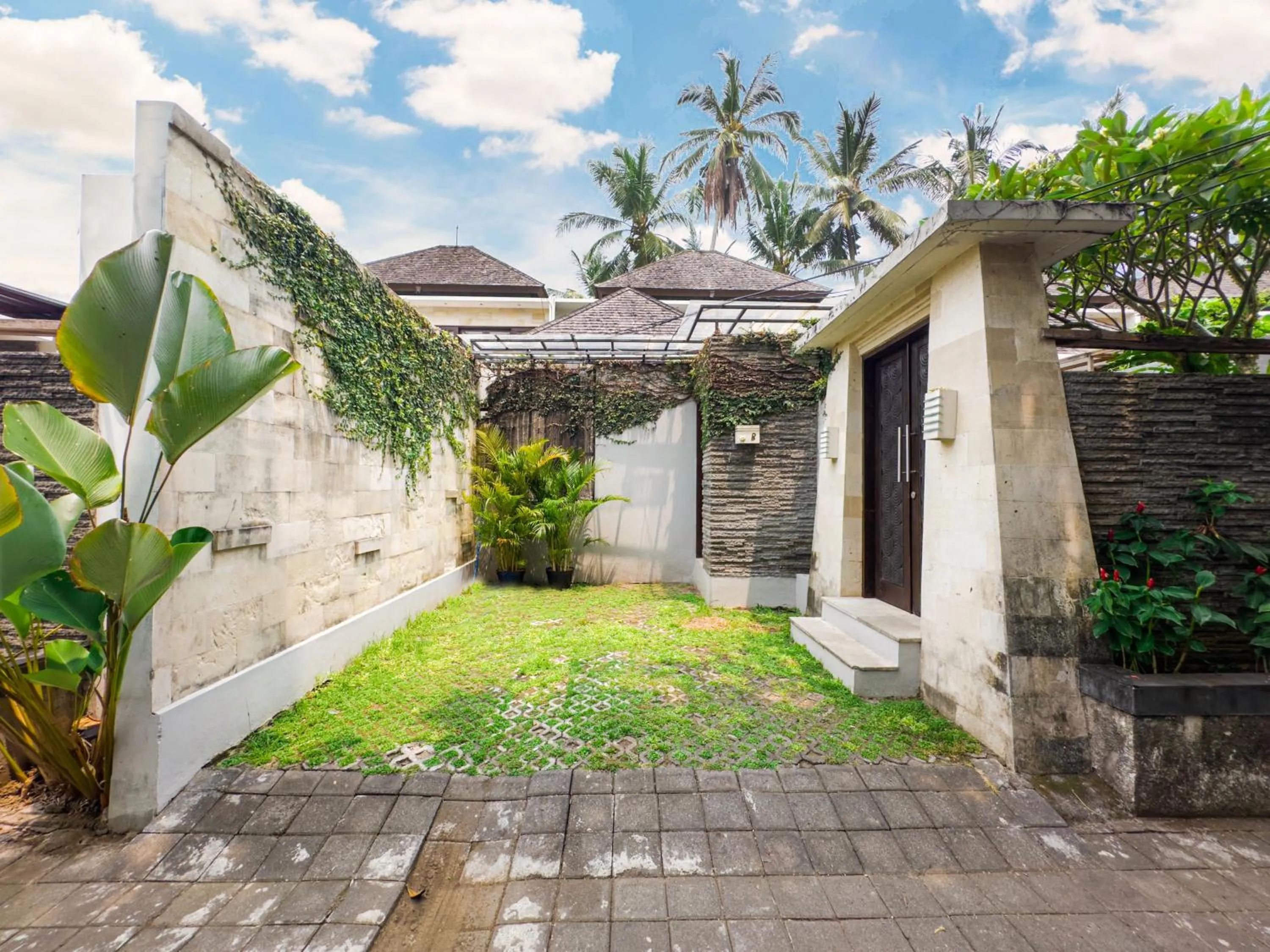 Property building in Kakul Vila