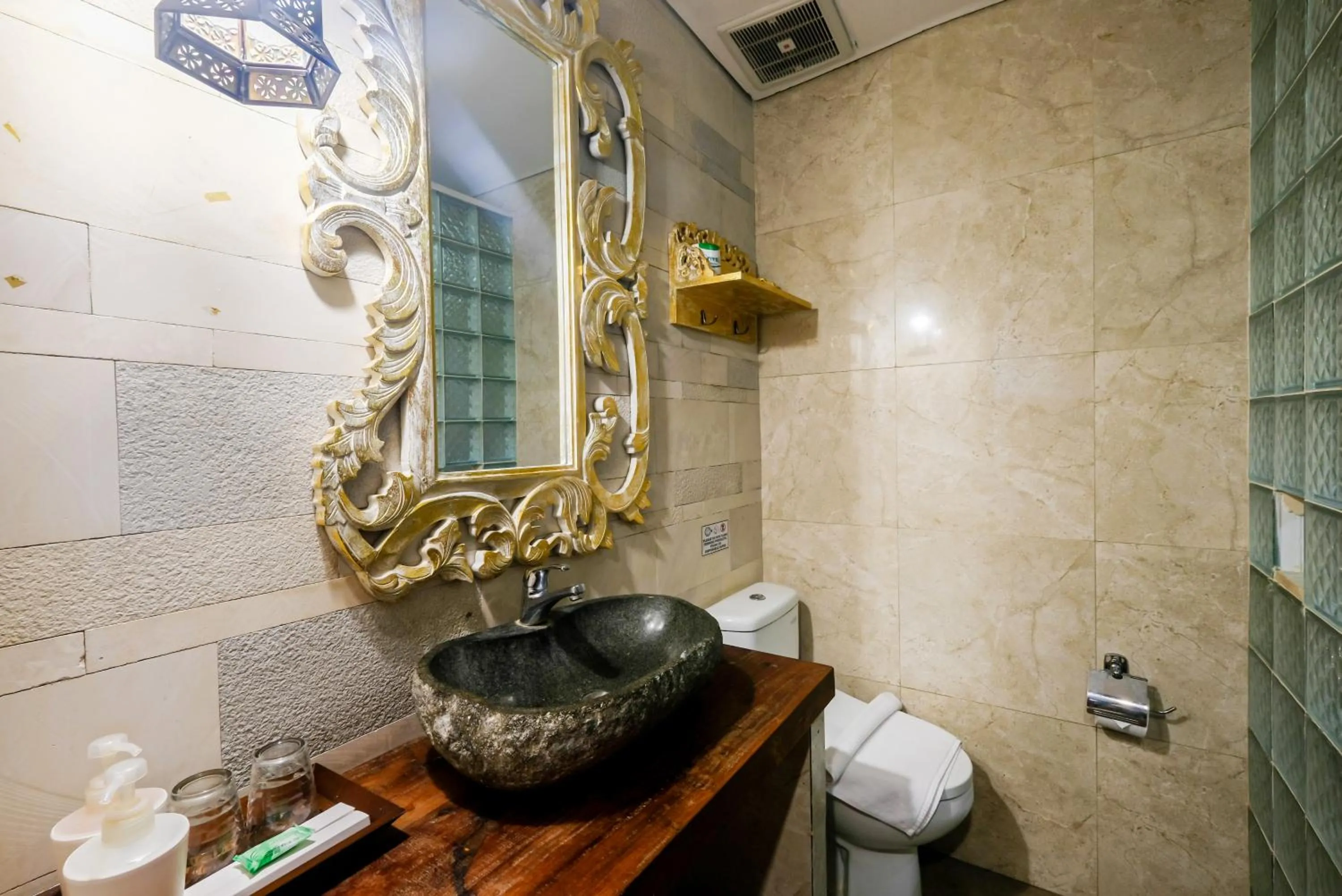 Toilet in Kakul Vila