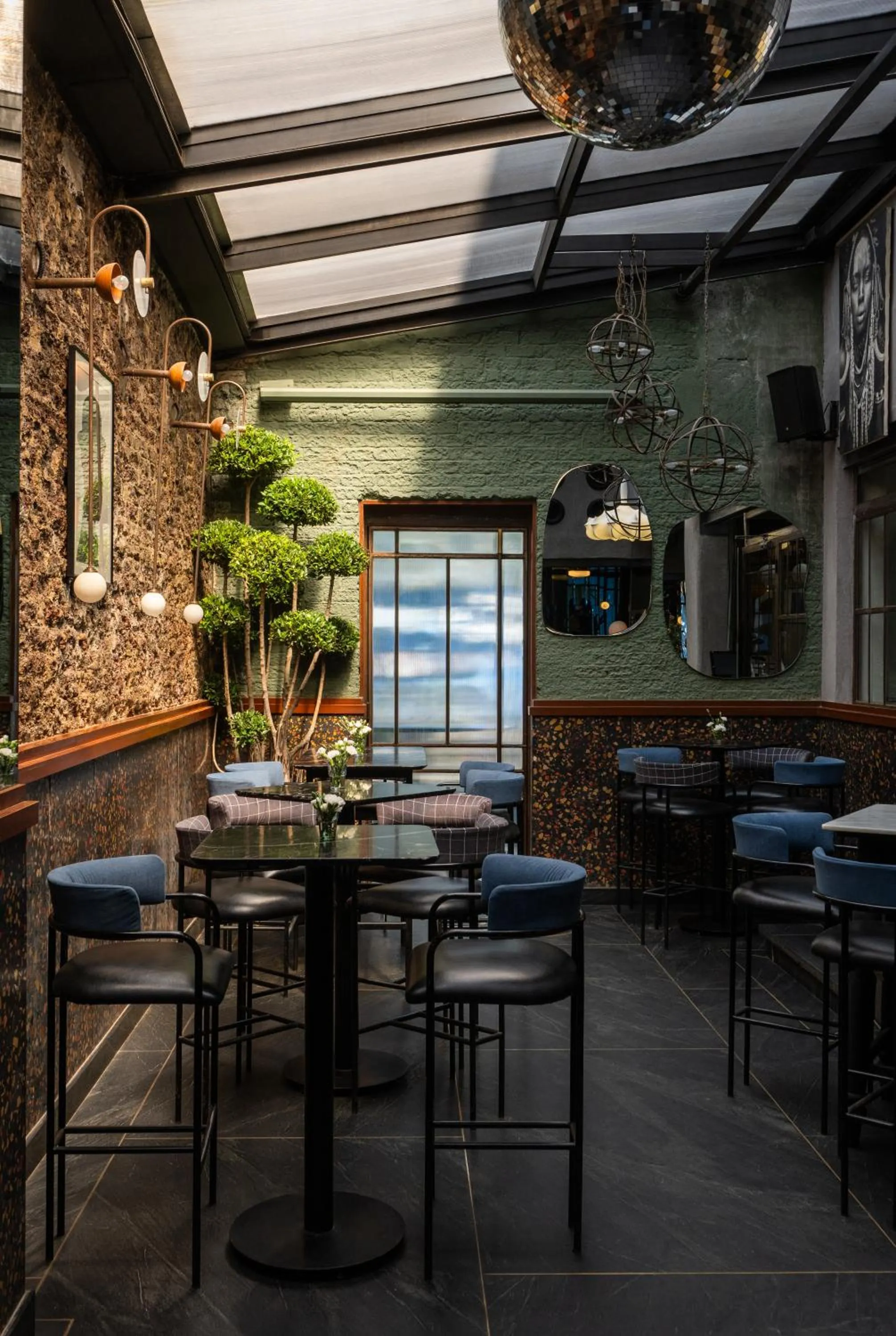 Restaurant/places to eat in The Kin Hotel