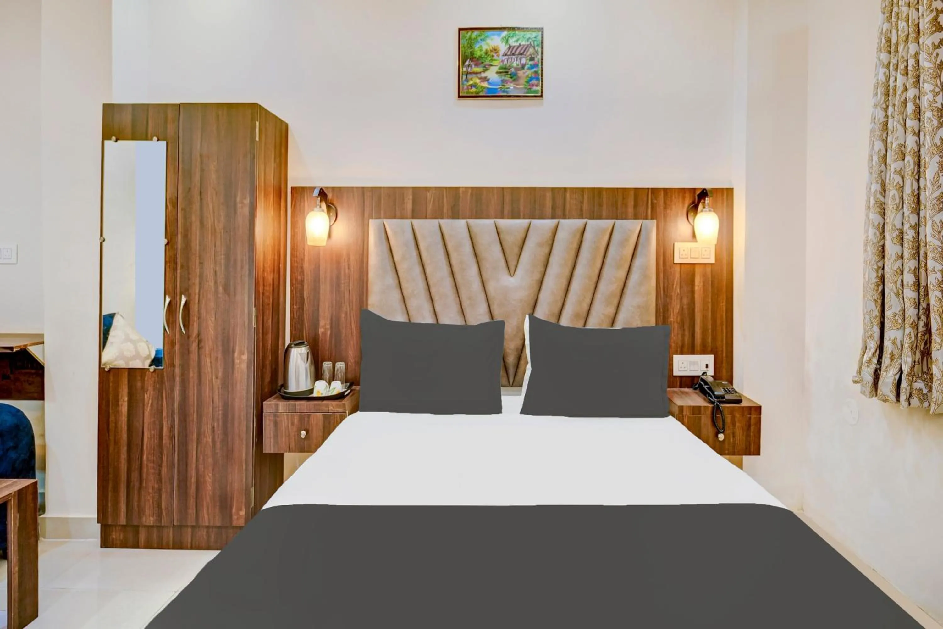 Bedroom, Bed in Super Townhouse Anisabad Near Mahavir Sansthan