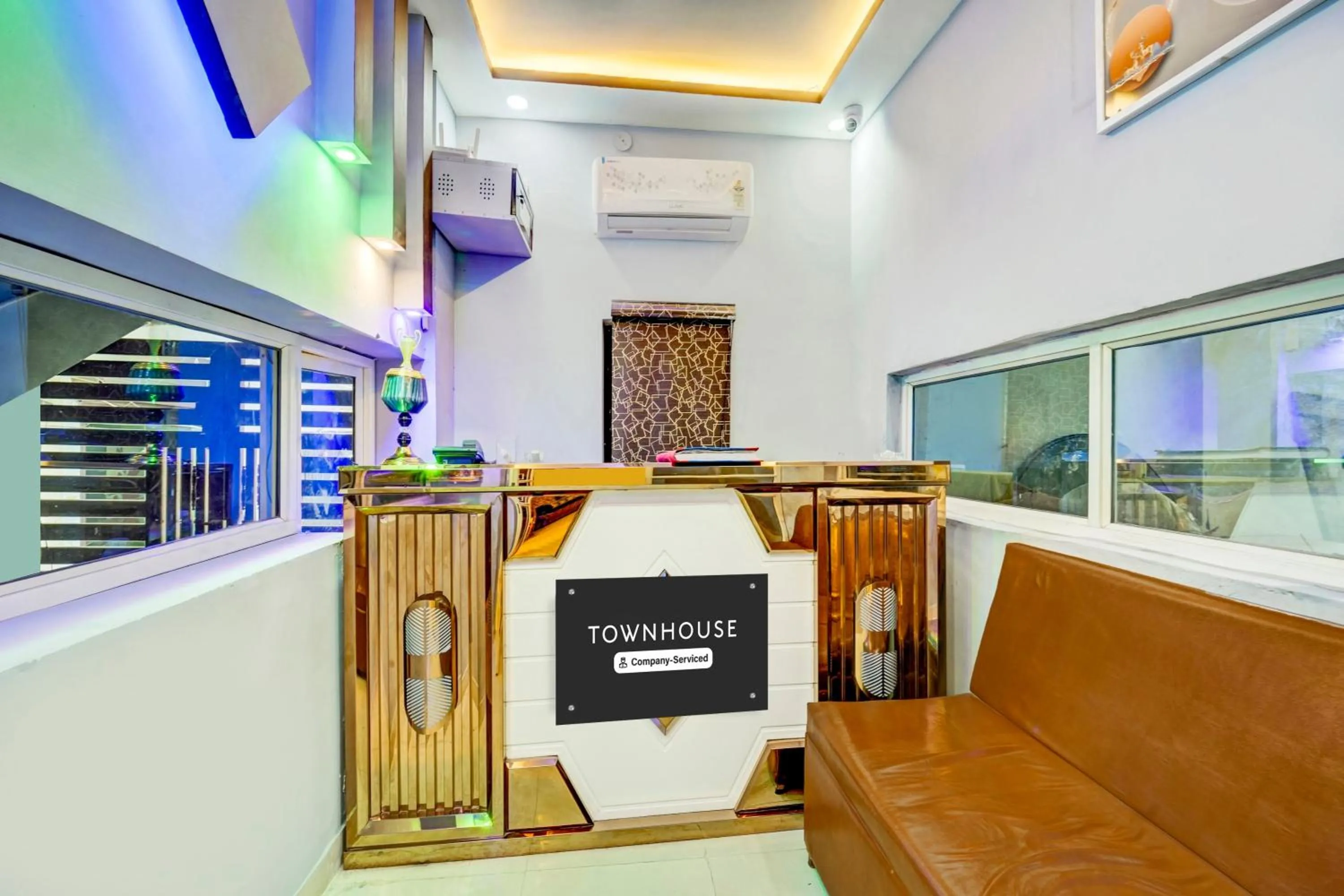 Lobby or reception in Super Townhouse Anisabad Near Mahavir Sansthan