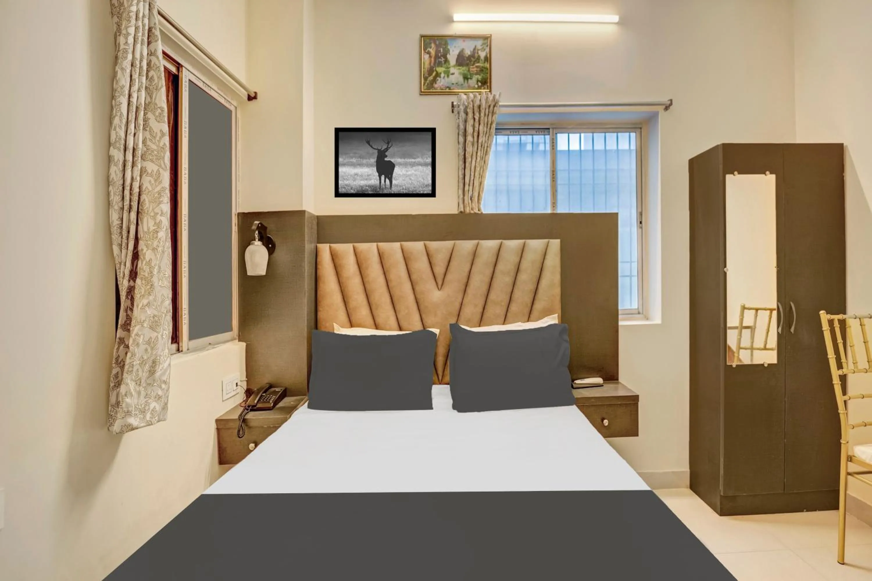 Bedroom, Bed in Super Townhouse Anisabad Near Mahavir Sansthan