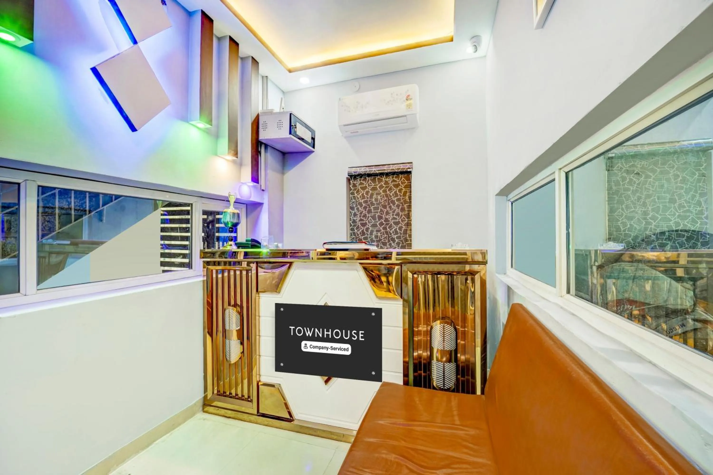 Lobby or reception in Super Townhouse Anisabad Near Mahavir Sansthan