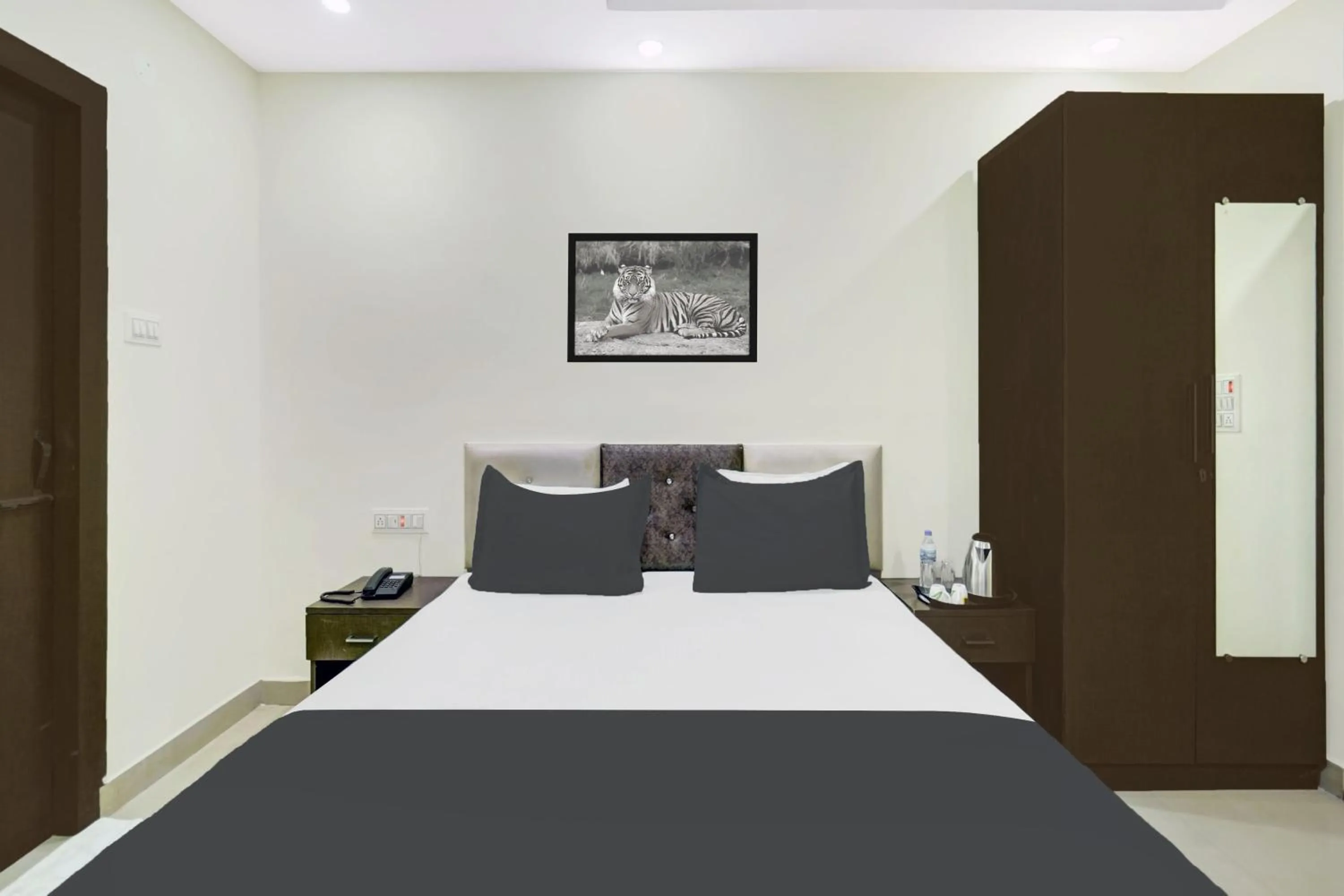 Bedroom, Bed in Super Collection O Rajeev Nagar Near Atal Path Formerly Vinayaka