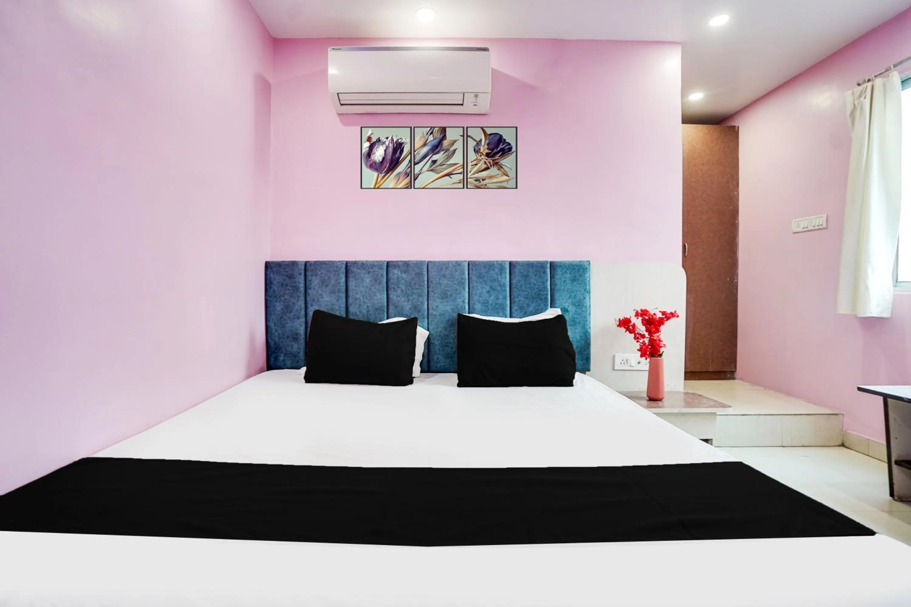 Bedroom, Bed in Super Townhouse Butler Road Near Maripur Chowk