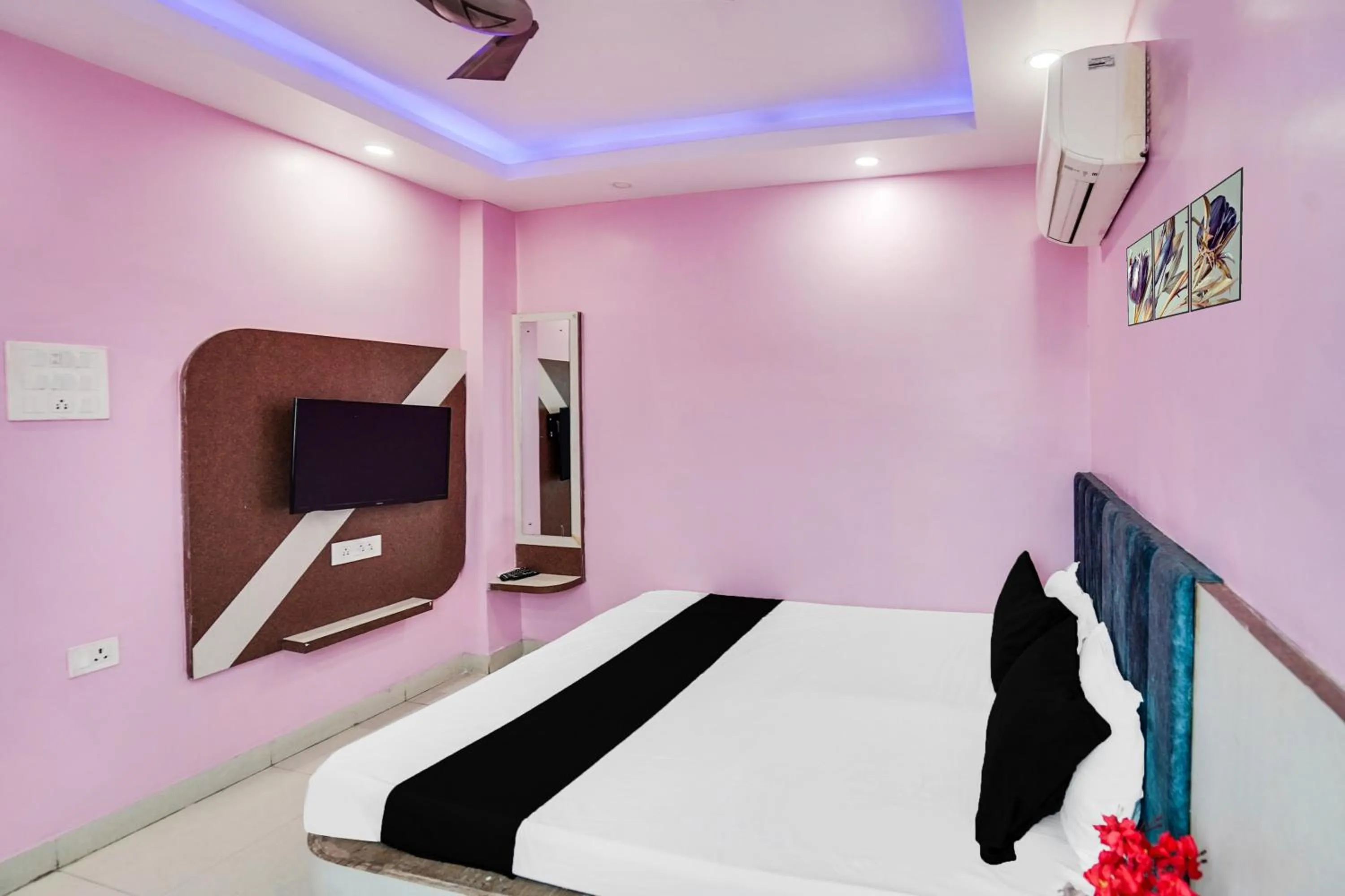 Bedroom, Bed in Super Townhouse Butler Road Near Maripur Chowk