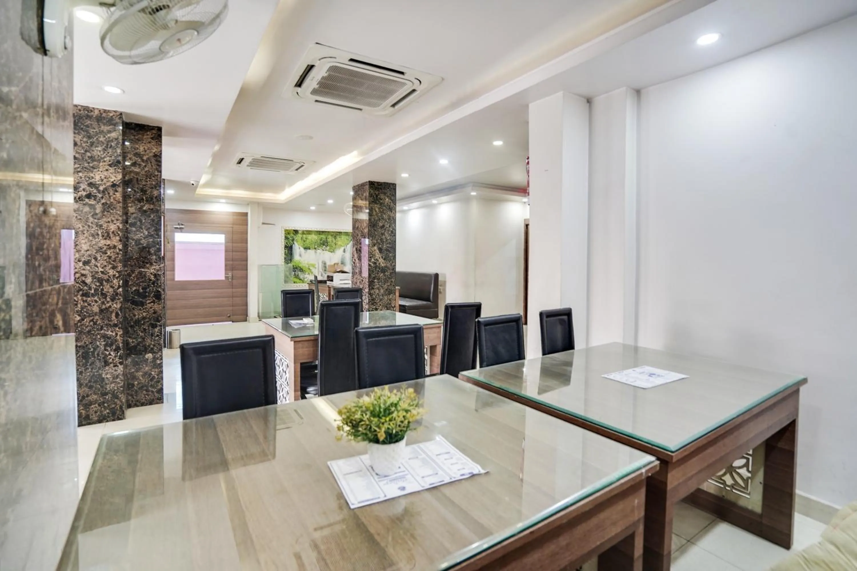 Restaurant/places to eat in Super Townhouse Butler Road Near Maripur Chowk