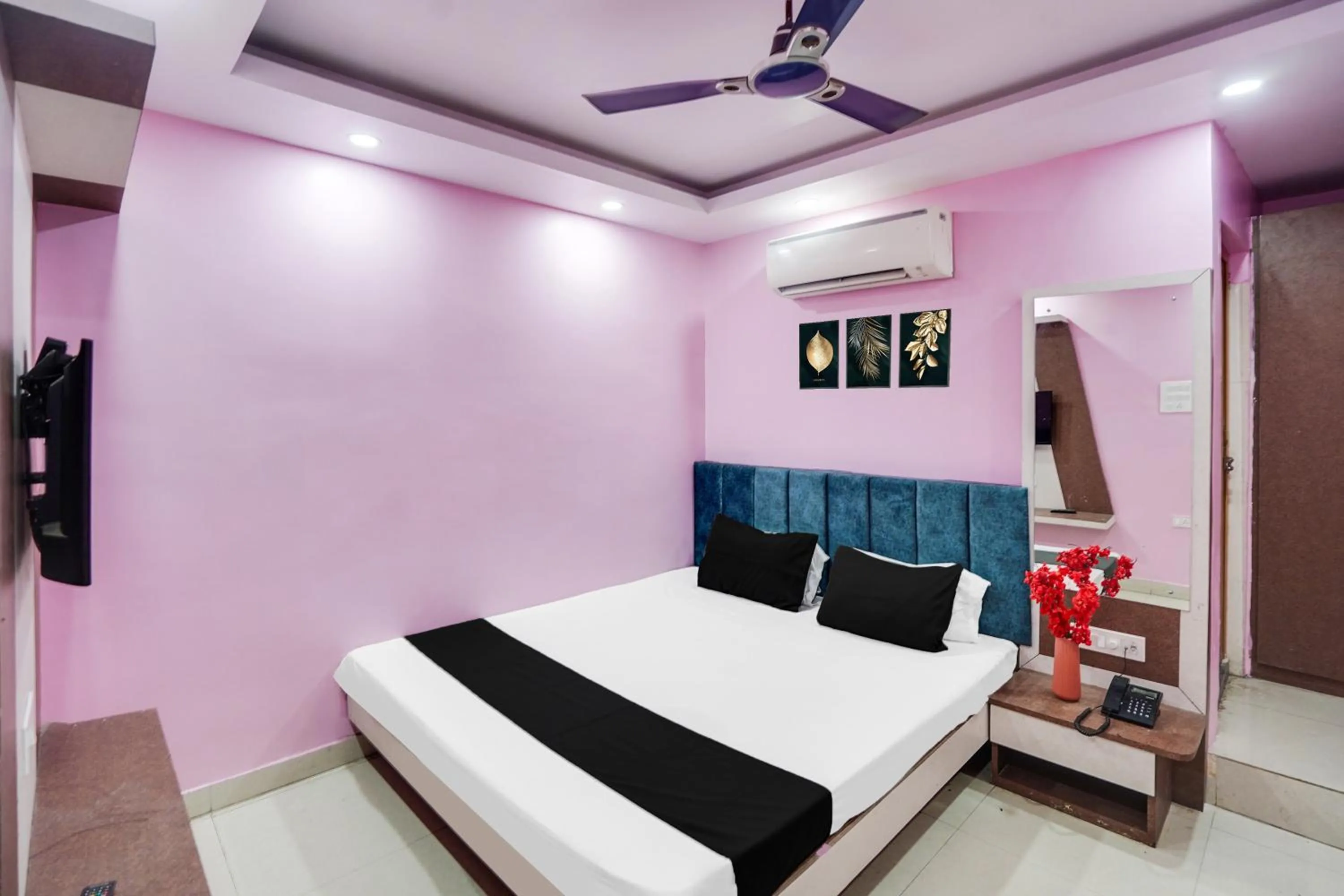 Bedroom, Bed in Super Townhouse Butler Road Near Maripur Chowk
