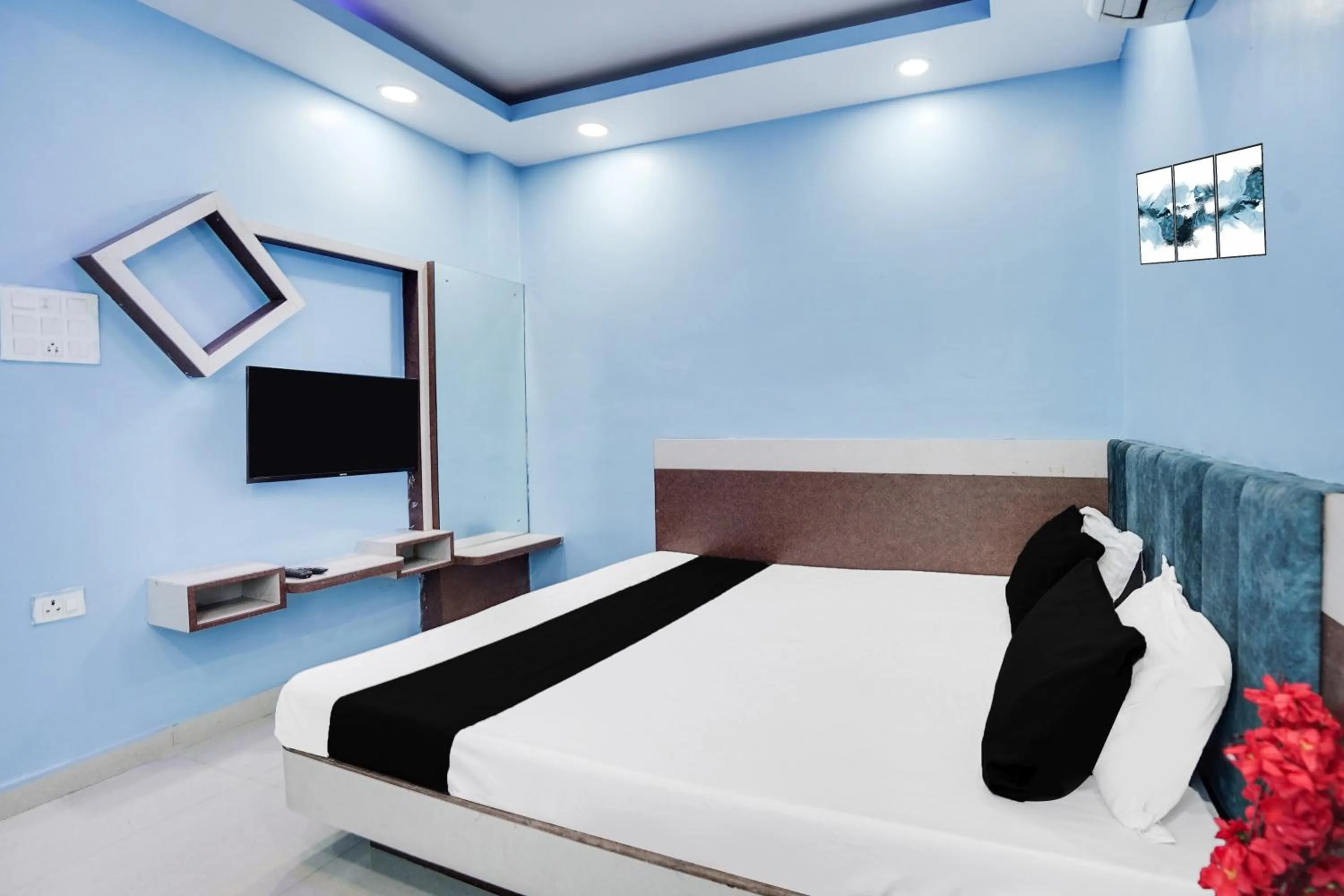 Bedroom, Bed in Super Townhouse Butler Road Near Maripur Chowk