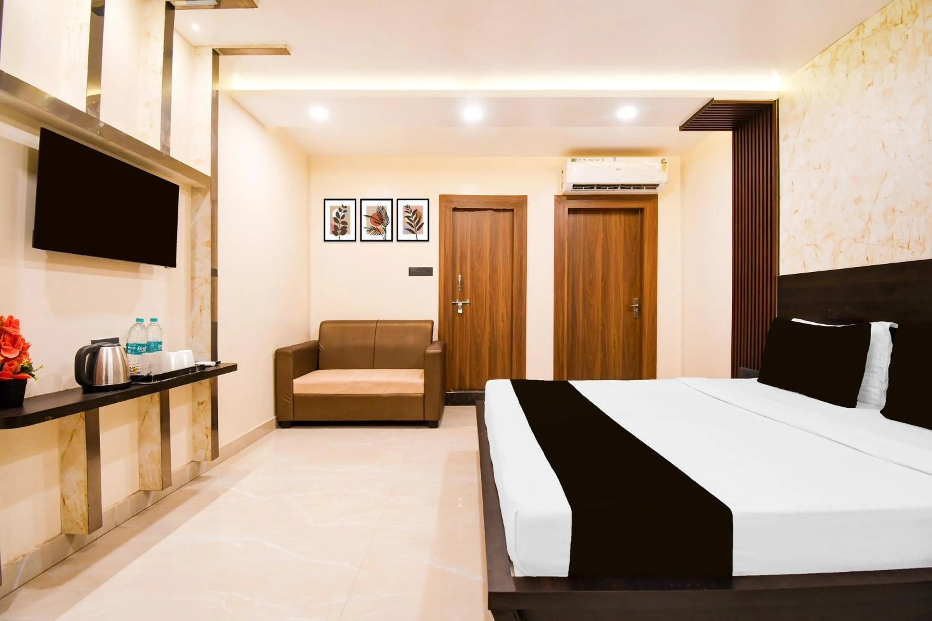 Bedroom, Bed in Super Townhouse Puri Formerly Hotel Narashingha