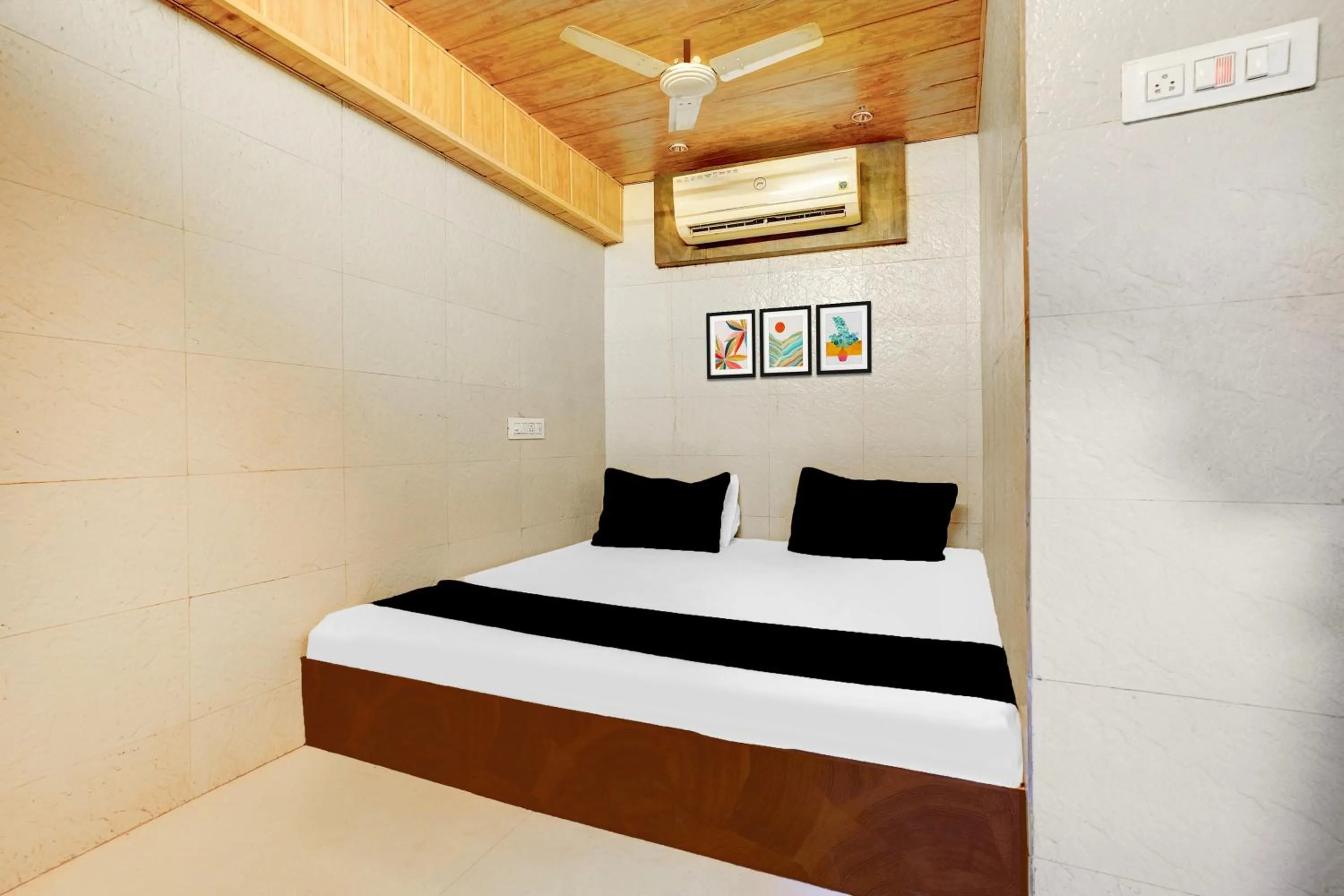 Hotel O Ambedkar Chowk Ulhasnagar