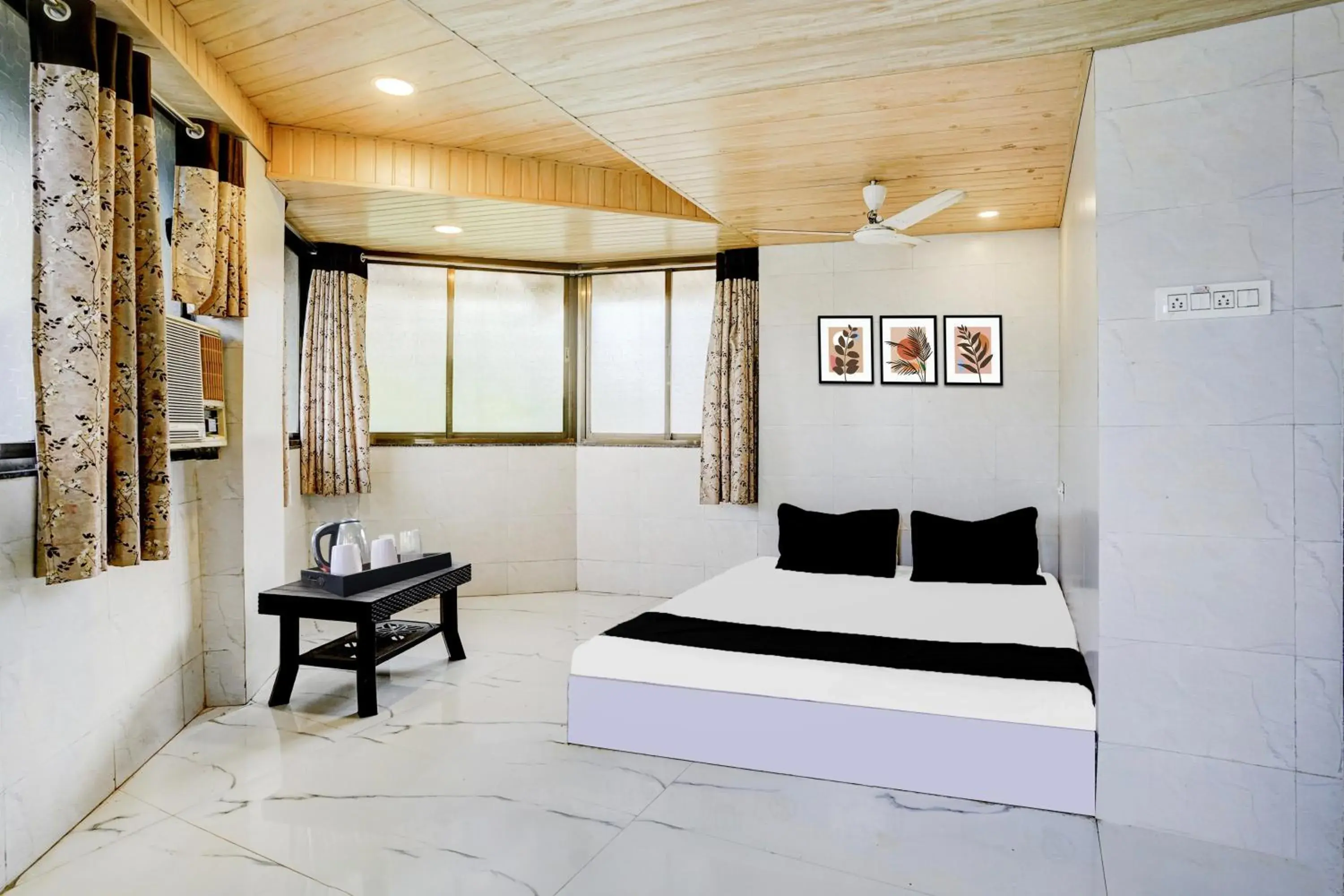 Classic Triple Room - single occupancy in Hotel O Ambedkar Chowk Ulhasnagar Classic Triple Room - single occupancy in Hotel O Ambedkar Chowk Ulhasnagar