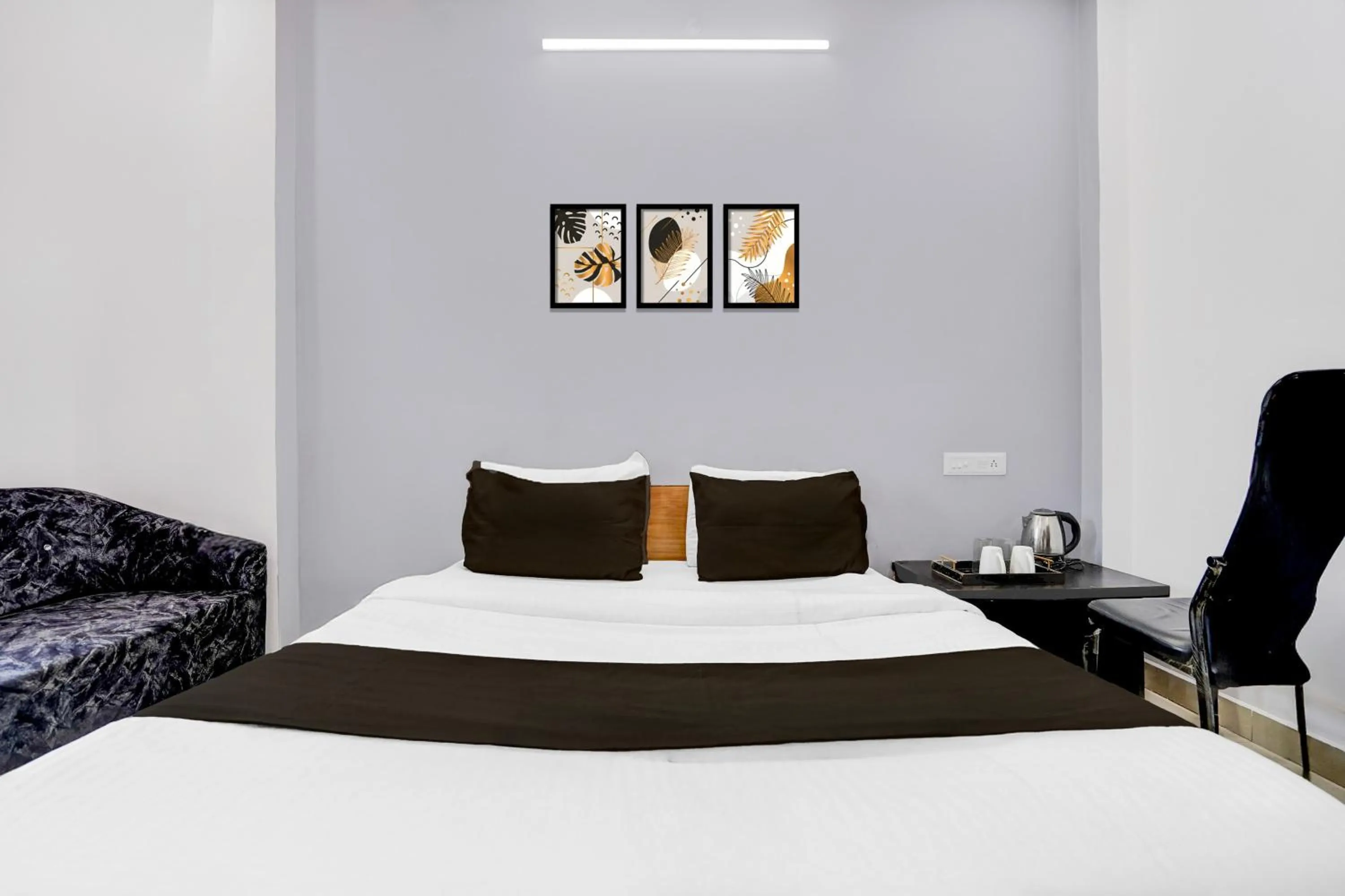 Bedroom, Bed in Super Hotel O Gomti Nagar Near Amity Formerly Hotel Green Apple