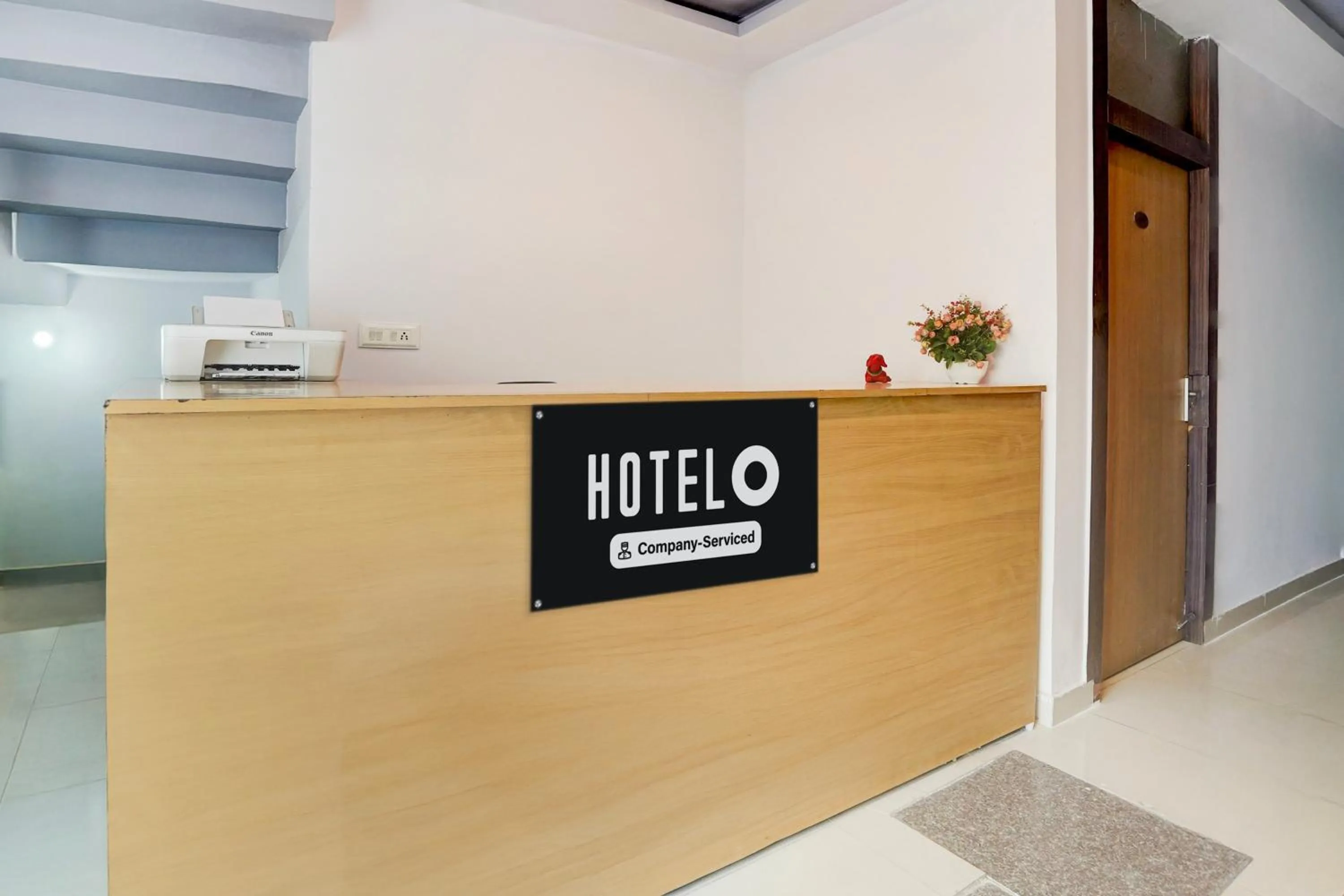 Lobby or reception in Super Hotel O Gomti Nagar Near Amity Formerly Hotel Green Apple