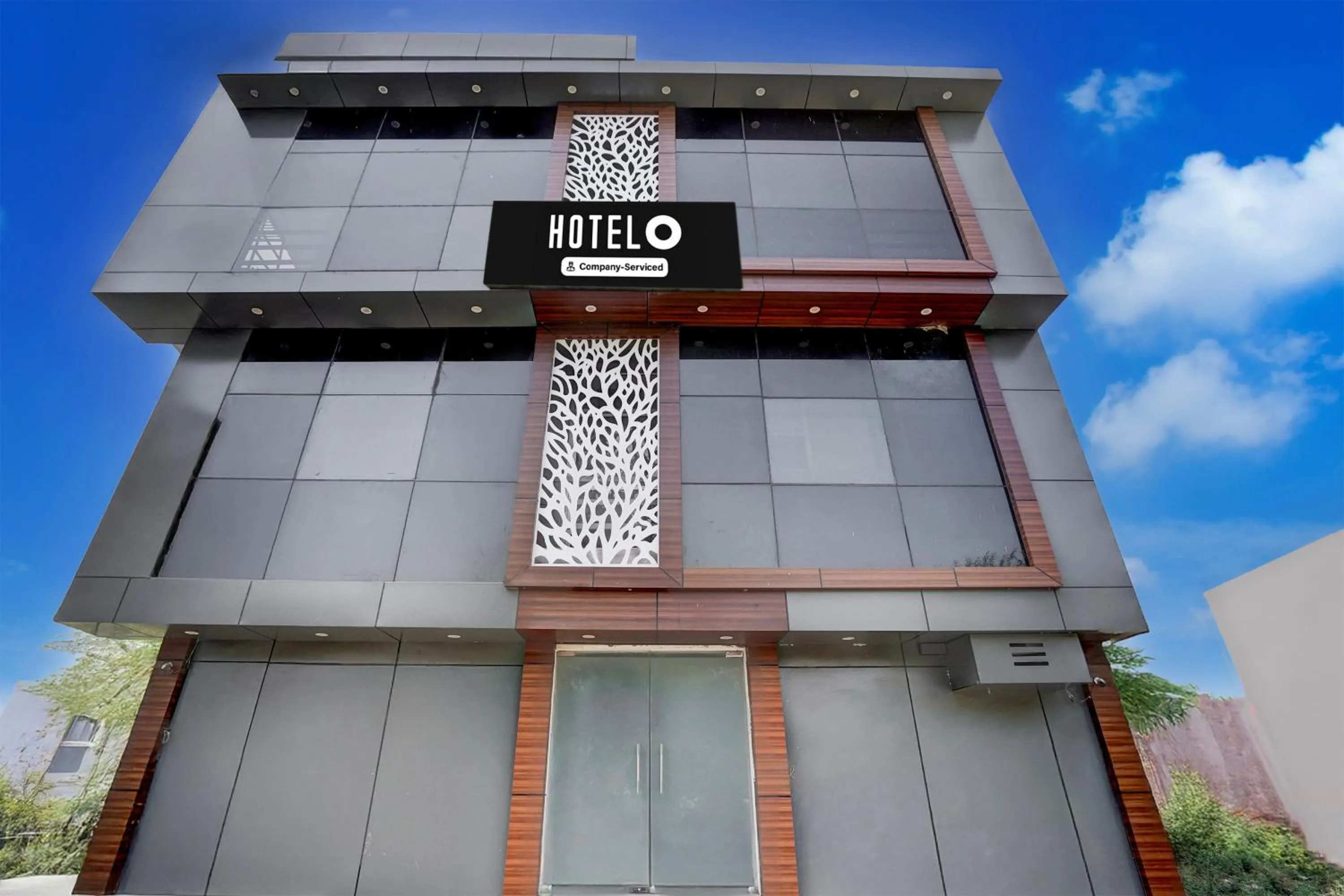 Facade/entrance in Super Hotel O Gomti Nagar Near Amity Formerly Hotel Green Apple