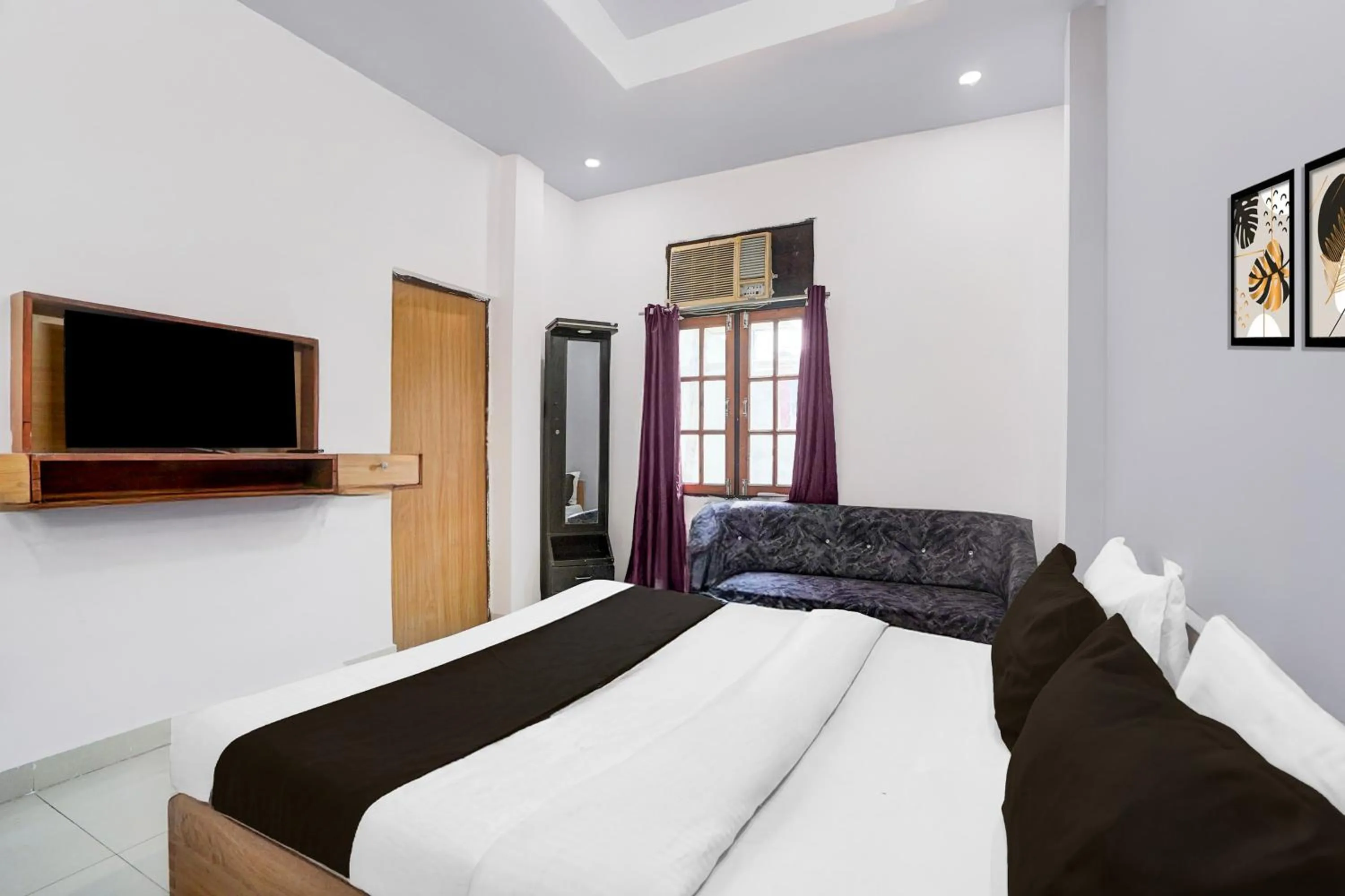 Bedroom, Bed in Super Hotel O Gomti Nagar Near Amity Formerly Hotel Green Apple
