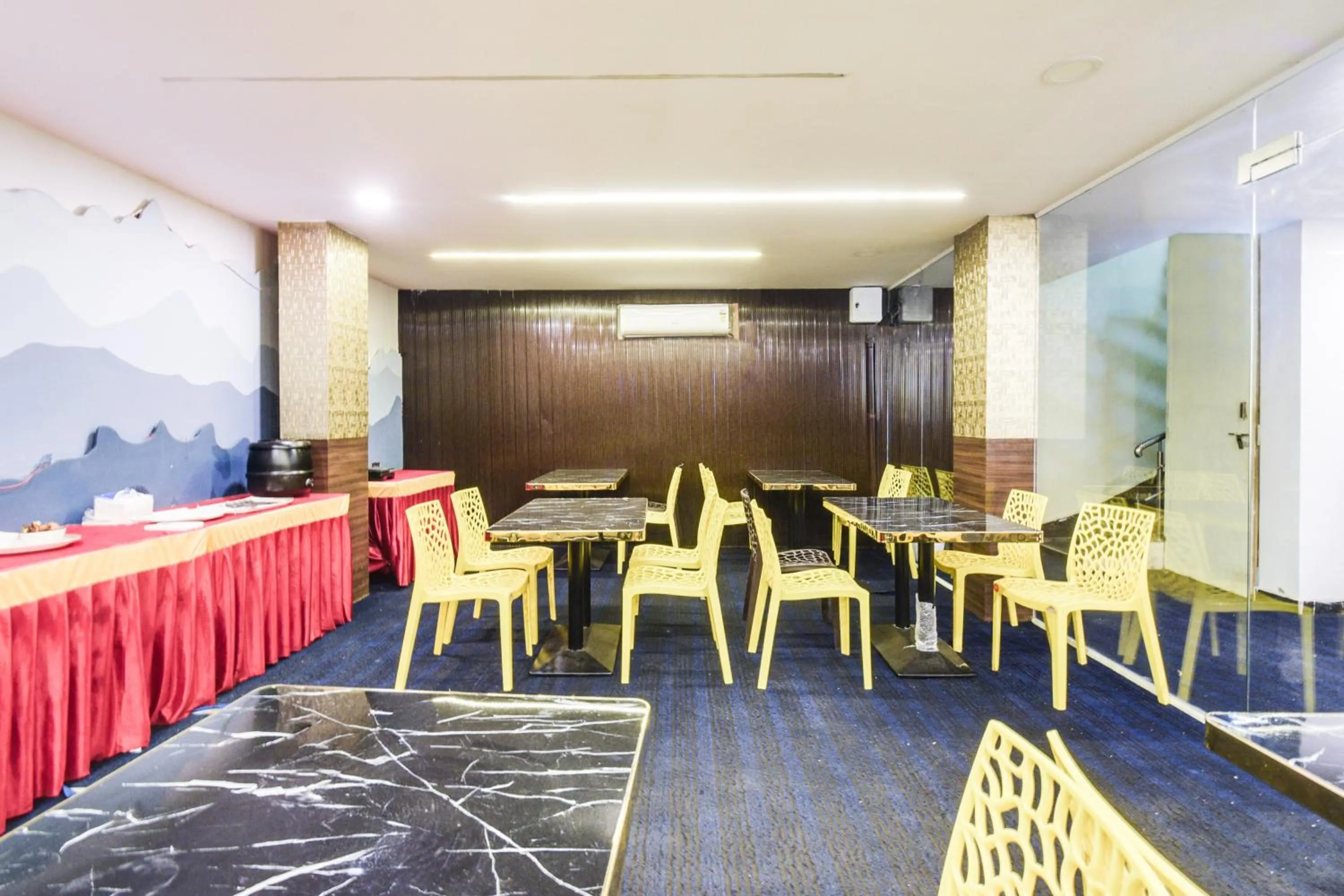 Restaurant/places to eat in Townhouse Shamshabad Paradise Formerly Blue Petals Hotel