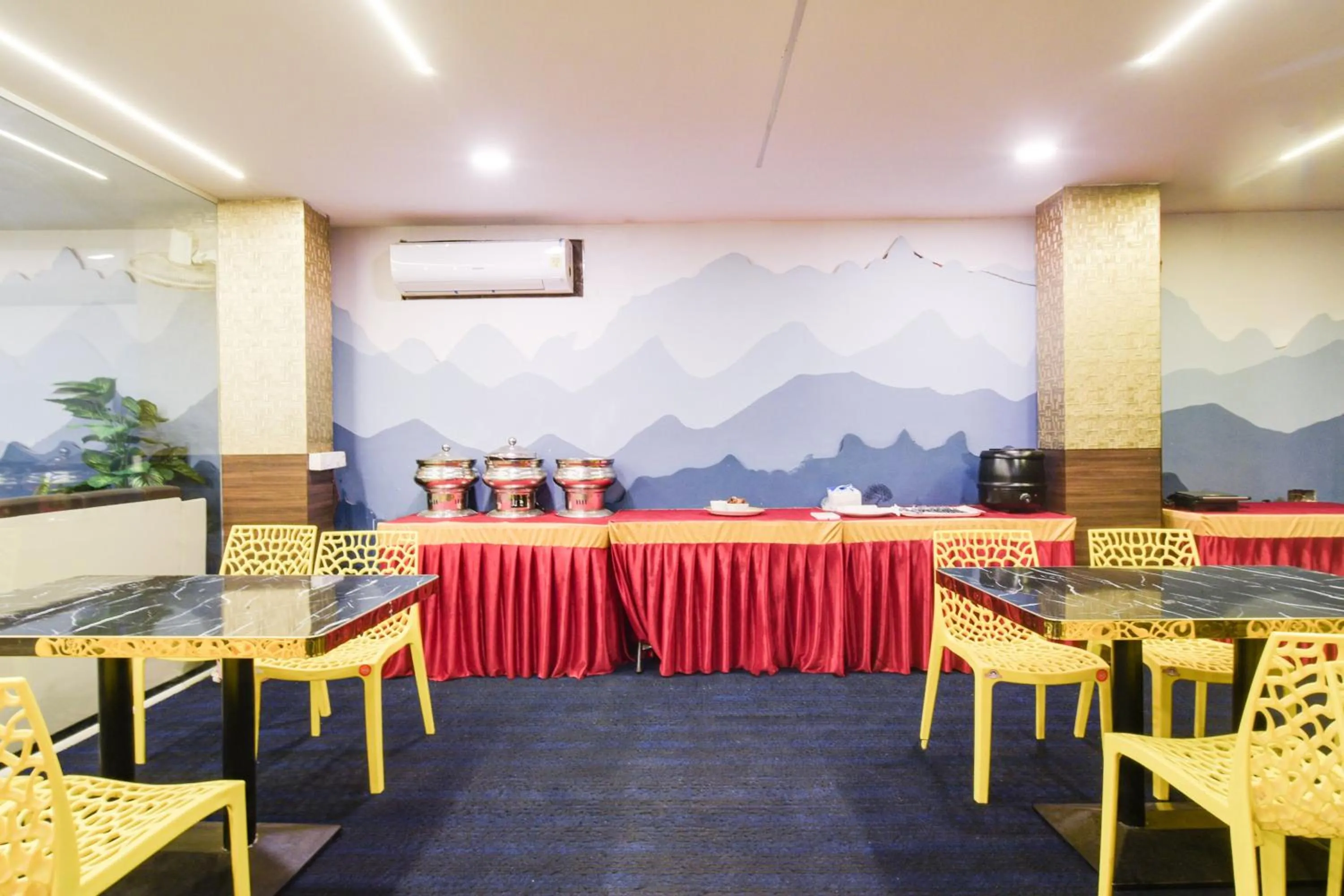 Restaurant/places to eat in Townhouse Shamshabad Paradise Formerly Blue Petals Hotel