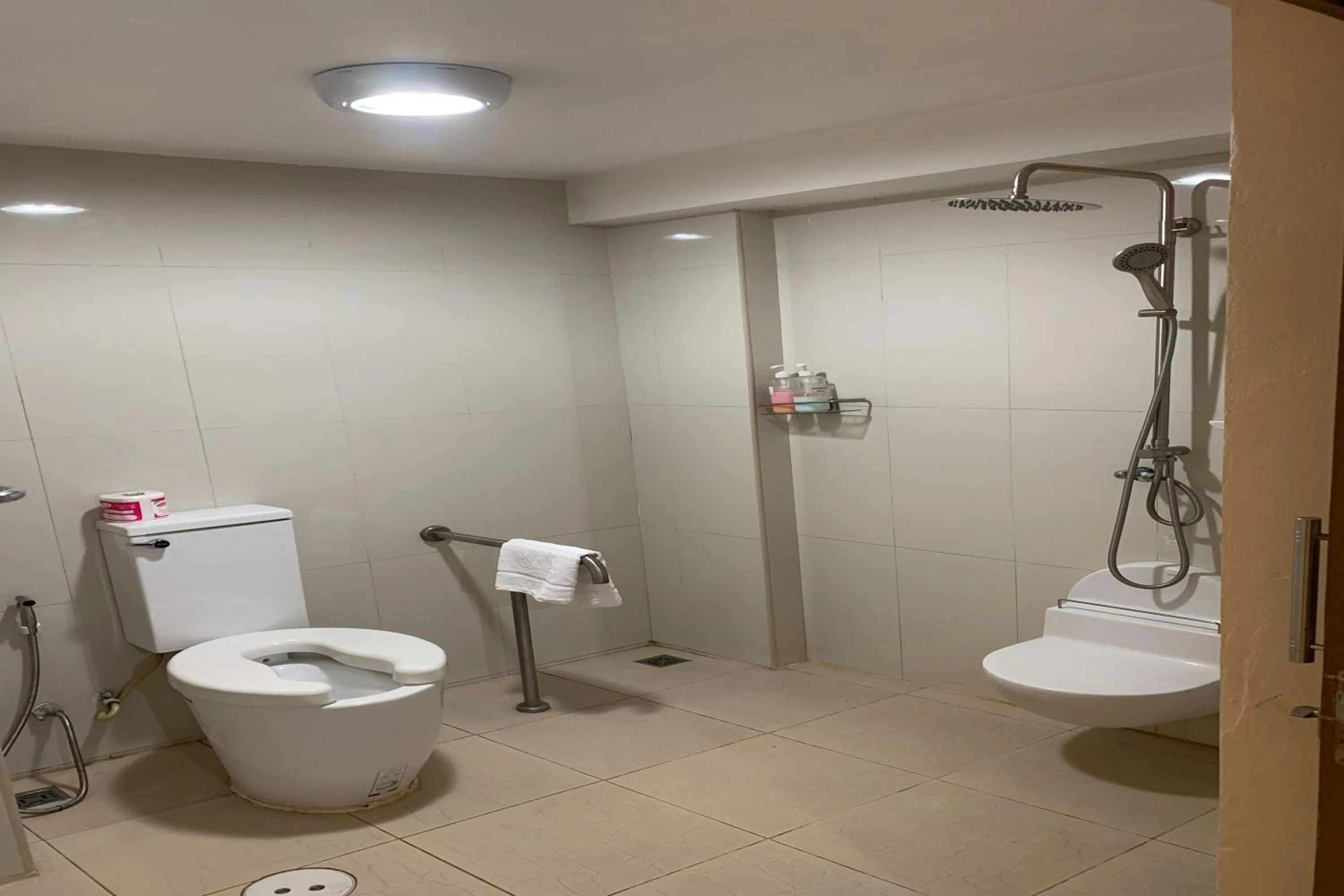 Bathroom in Kim Hotel At Morleng