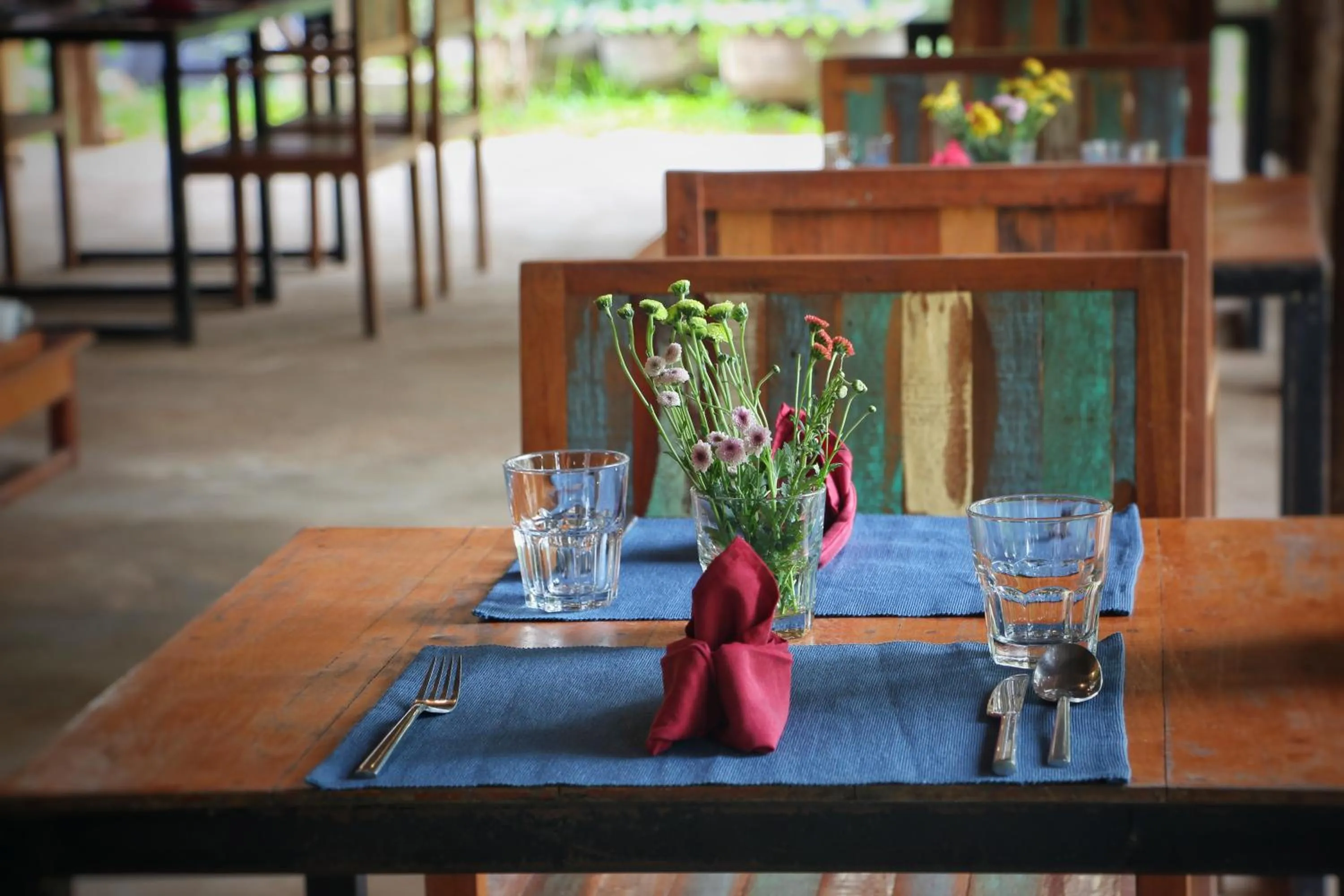 Restaurant/places to eat in Isann Lodge