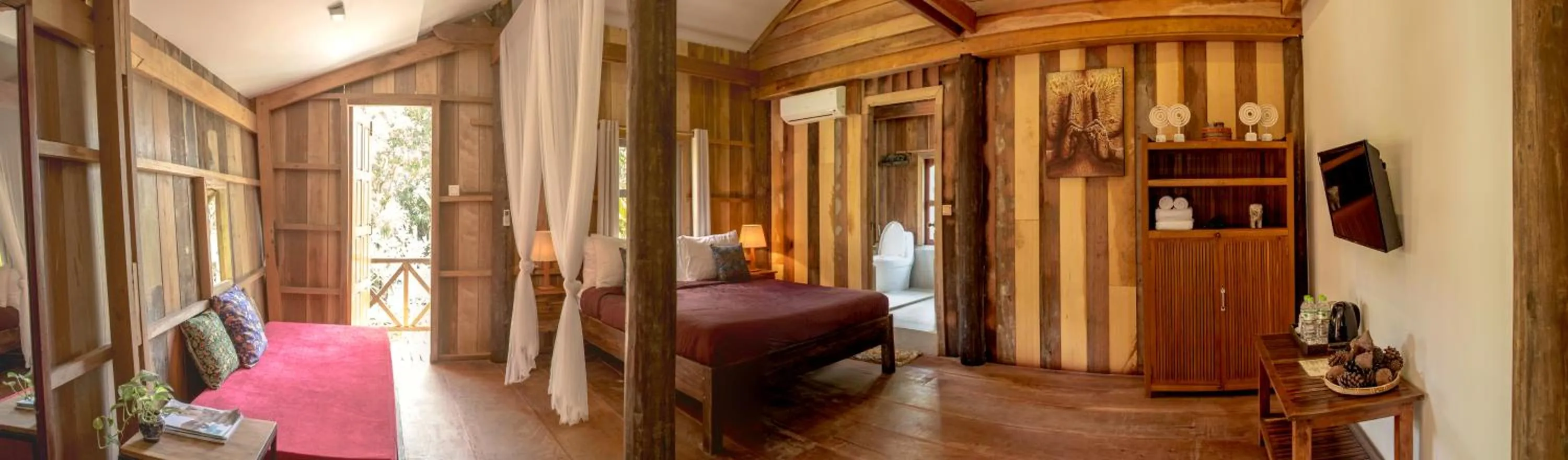 Photo of the whole room, Bed in Isann Lodge