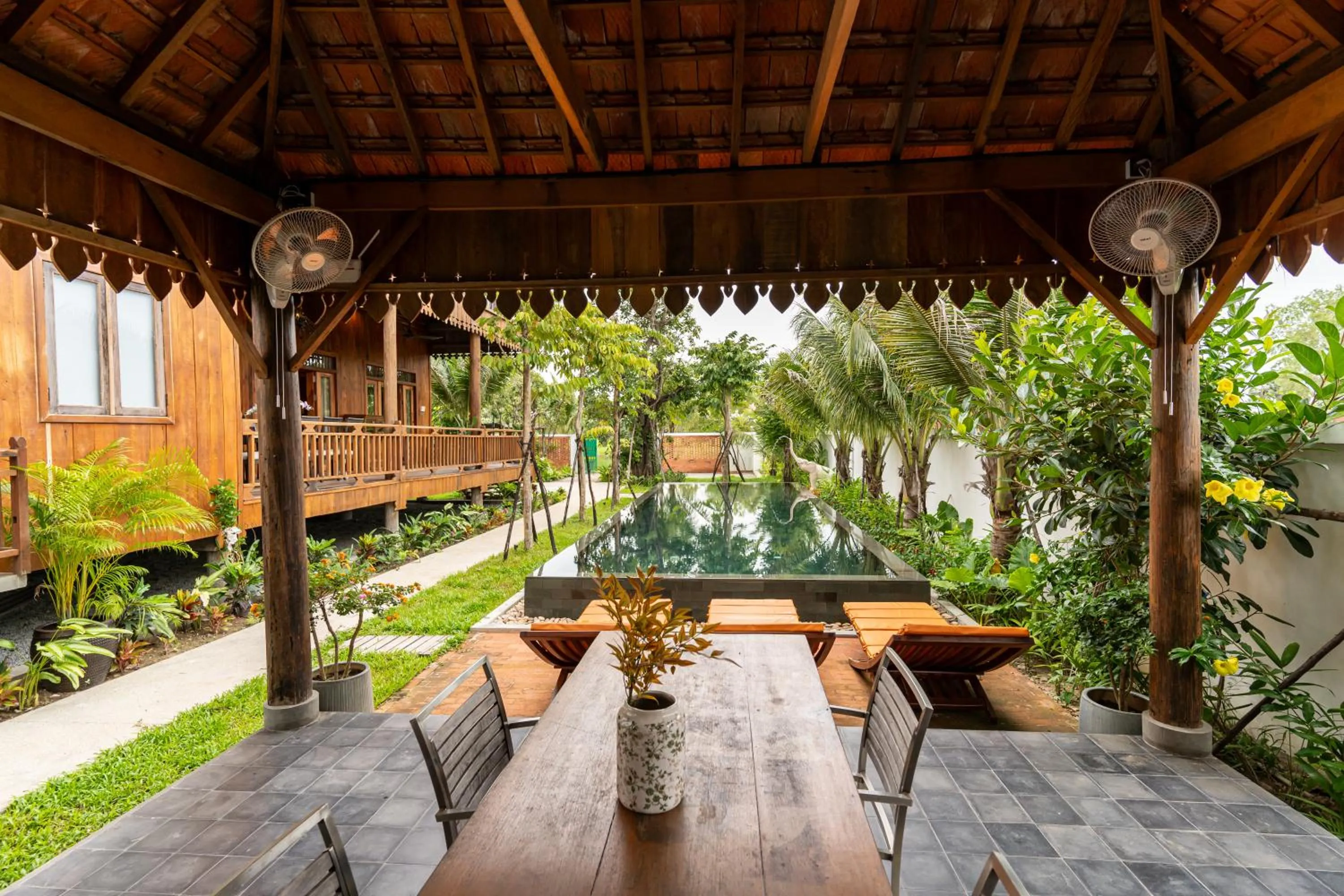 Seating area in Isann Lodge