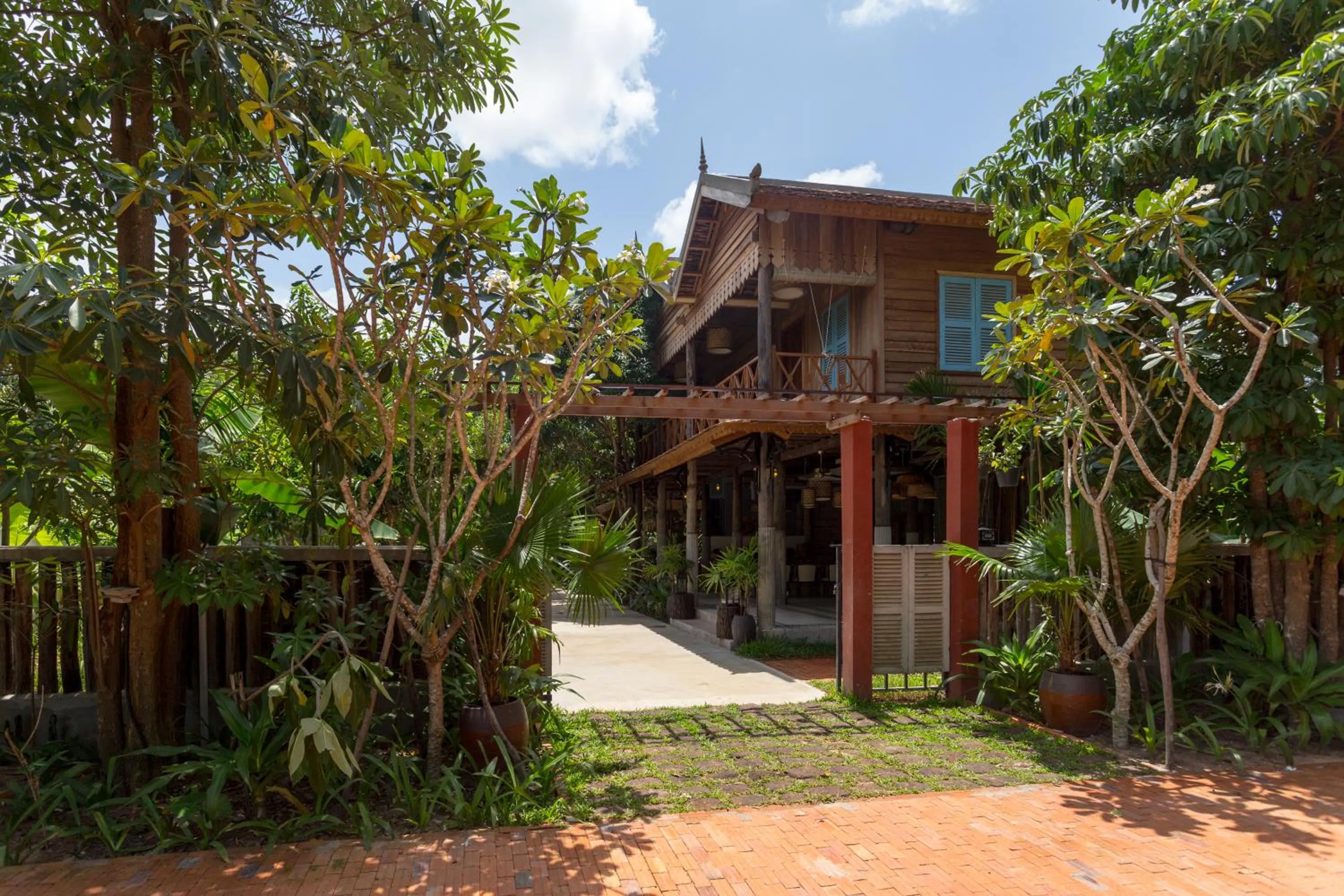 Street view in Isann Lodge