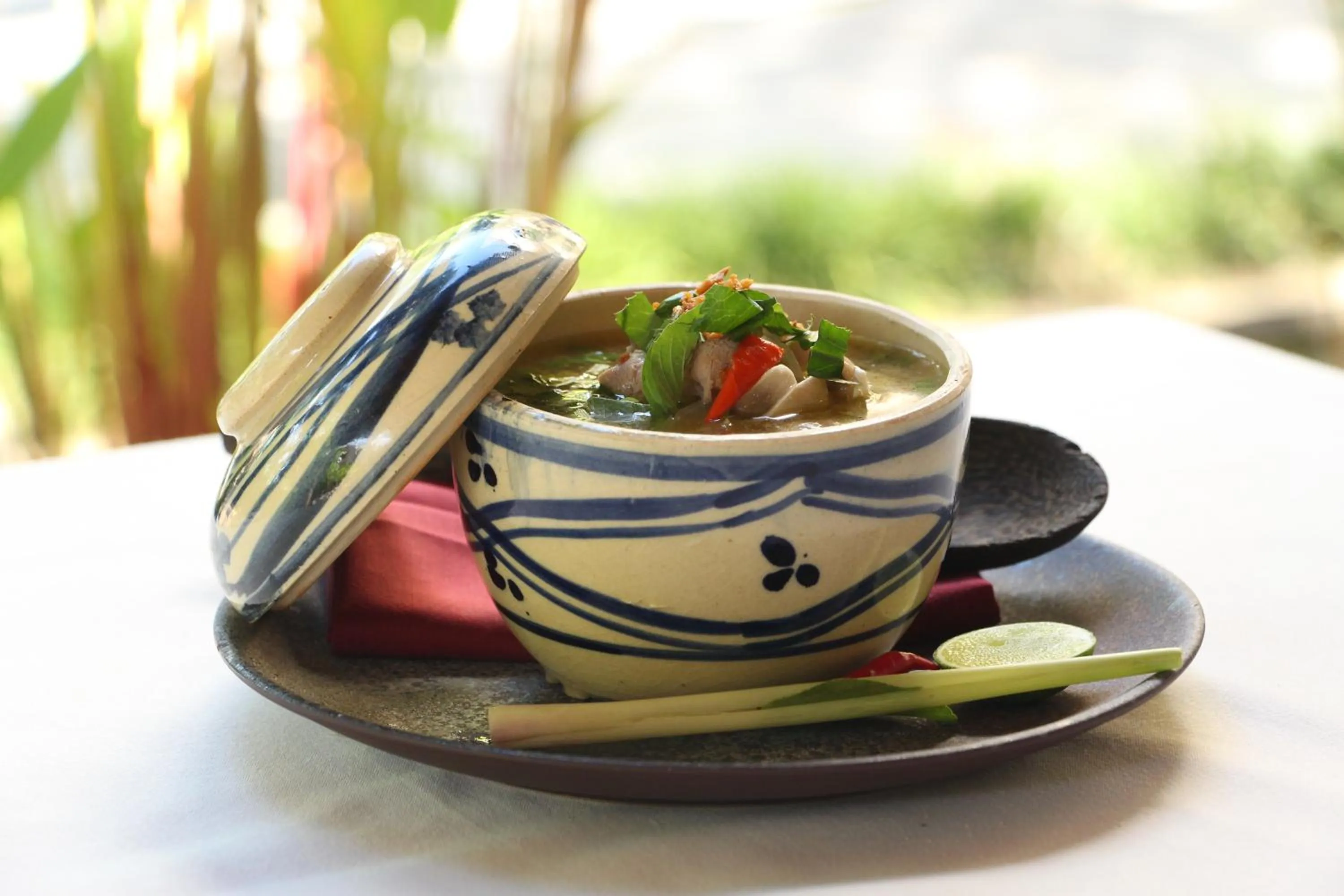 Meals in Isann Lodge