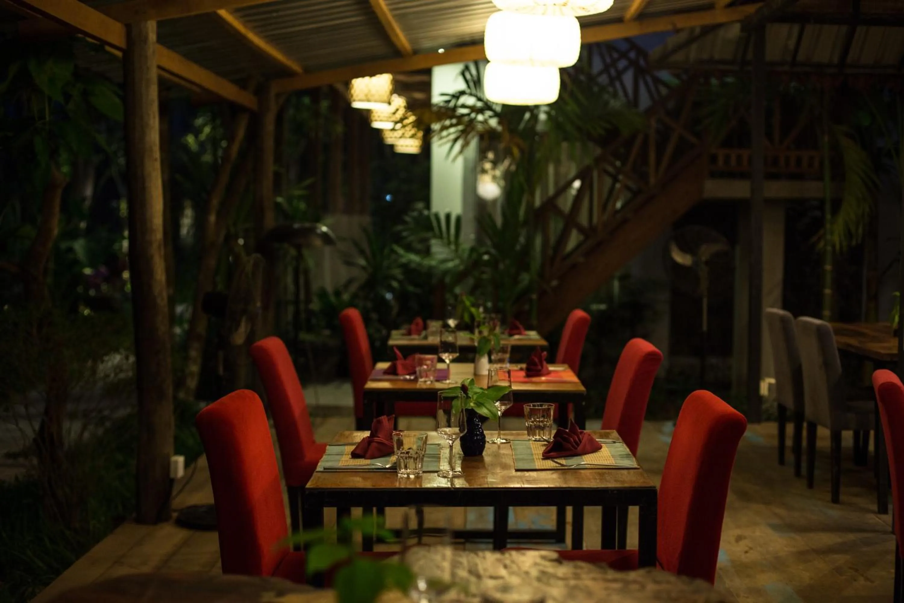 Restaurant/places to eat in Isann Lodge