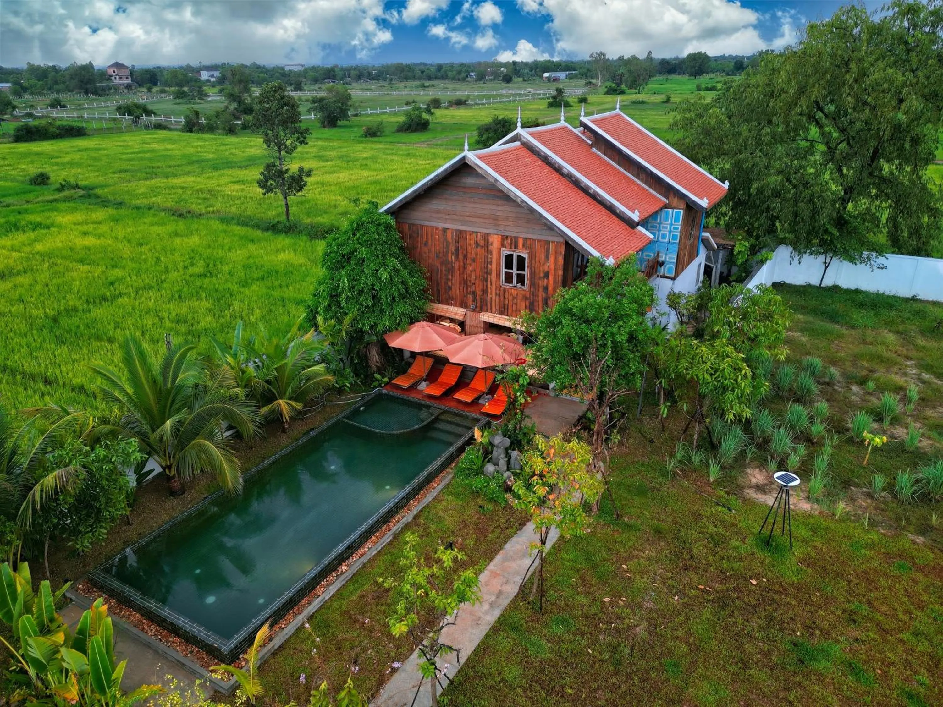 Swimming pool in Isann Lodge
