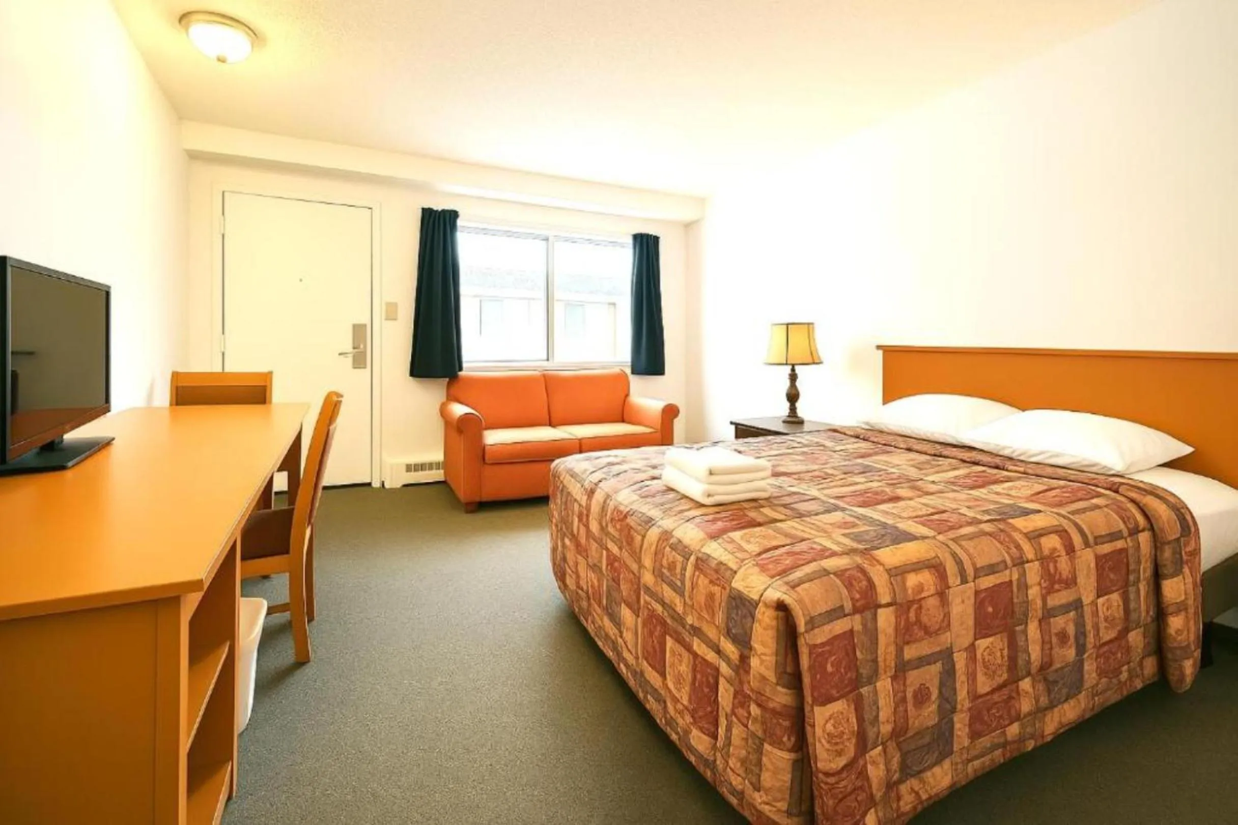 Photo of the whole room, Bed in Midtown Premium