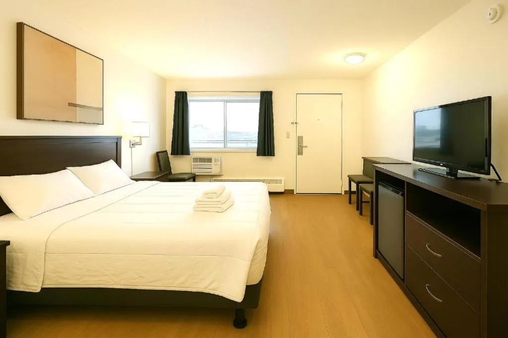 Photo of the whole room, Bed in Midtown Premium