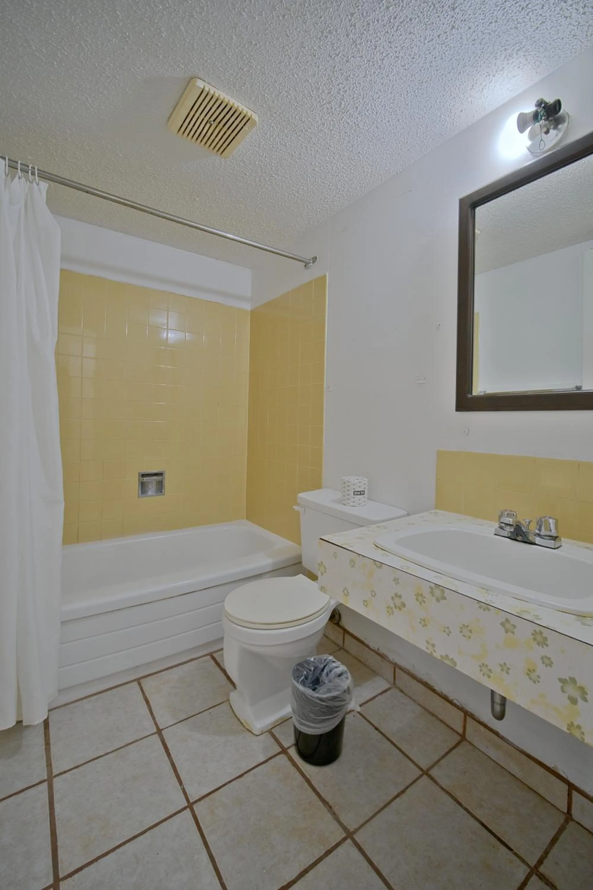 Toilet in Midtown Premium