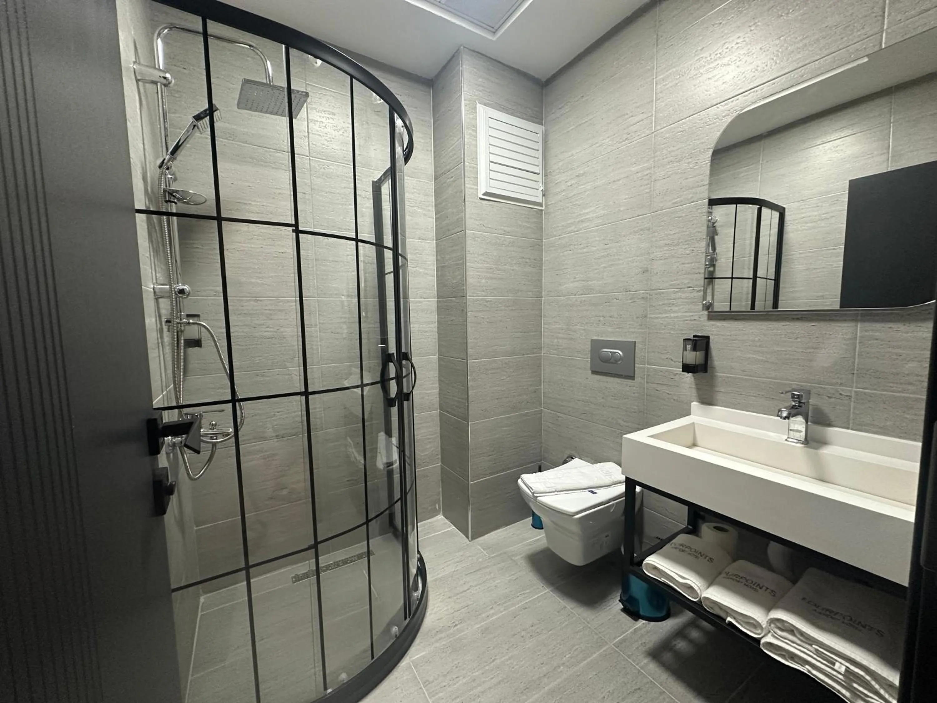 Bathroom in Fourpoints Airport Hotel