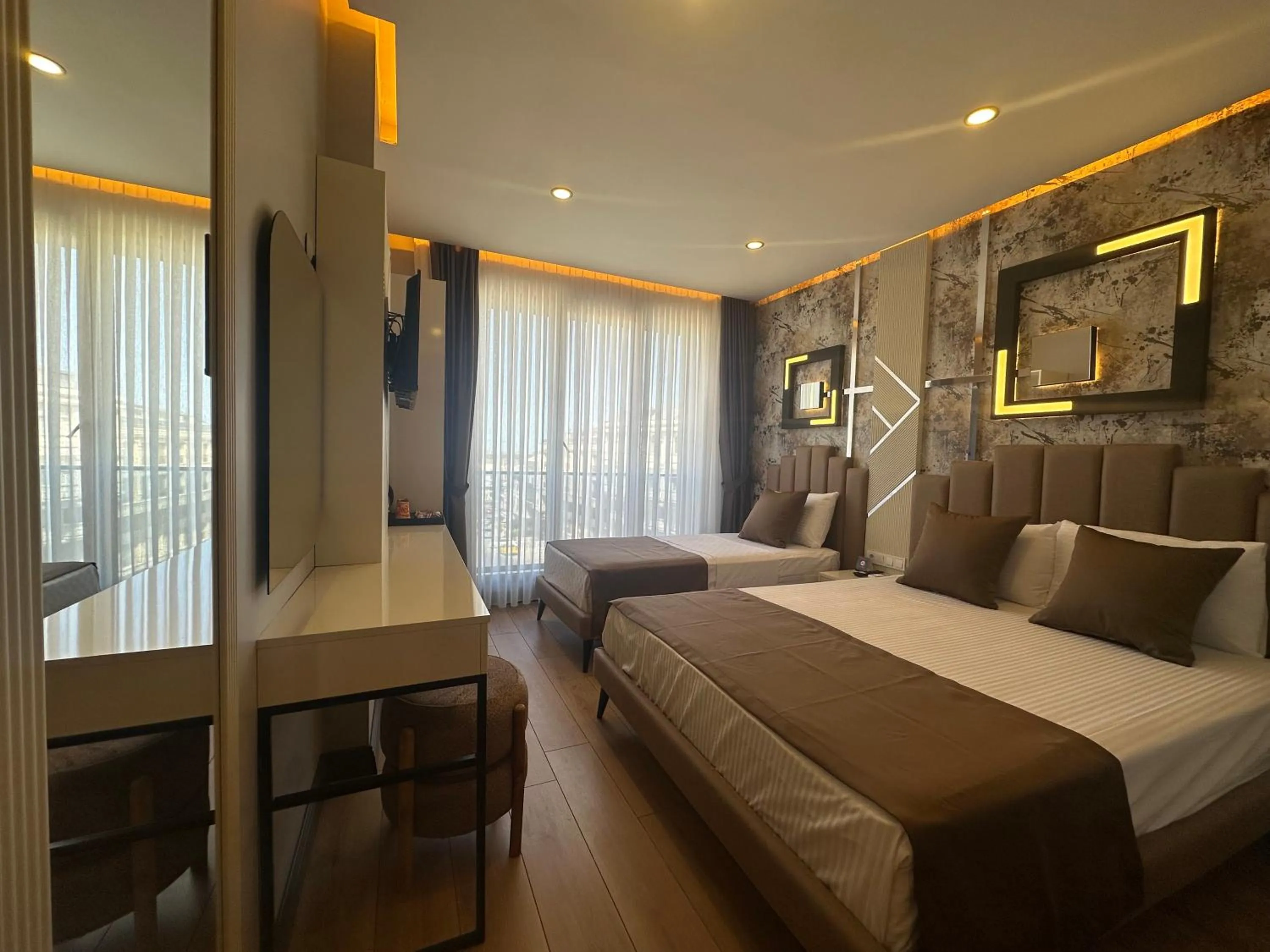 Photo of the whole room, Bed in Fourpoints Airport Hotel