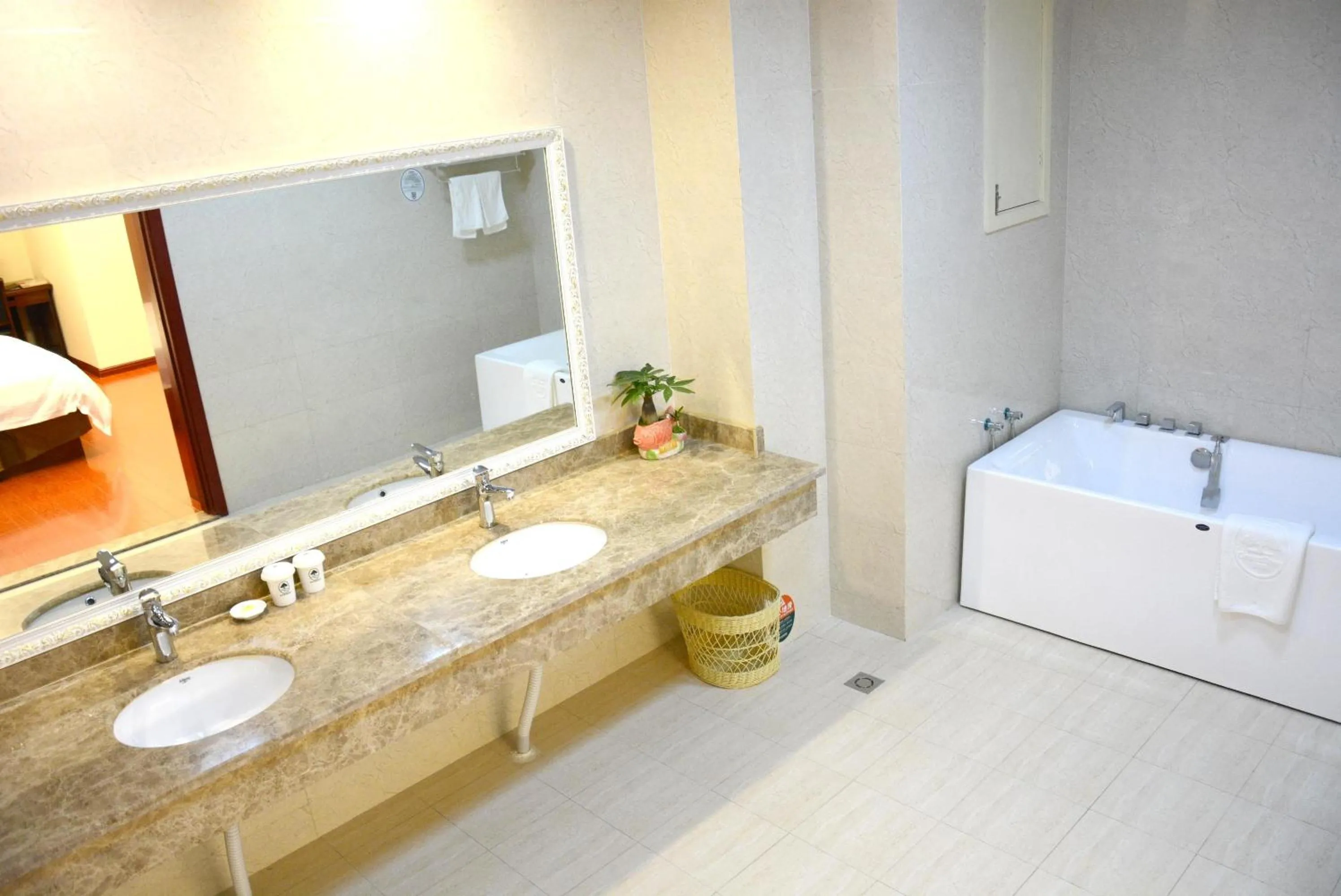 Bathroom in GreenTree Inn JiangSu WuXi YiXing East LongTan Road DongJiu Business Hotel