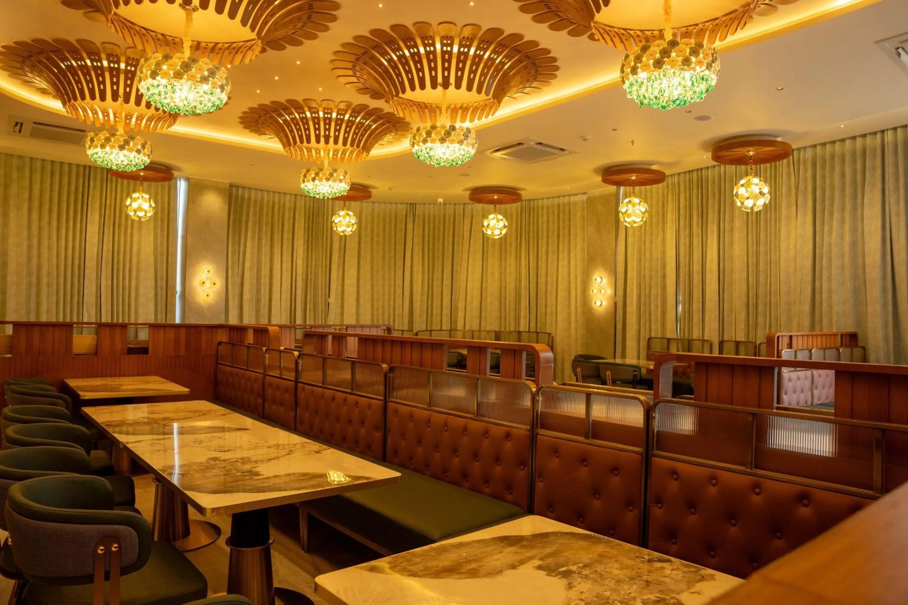 Restaurant/places to eat in Hotel Grand Arose