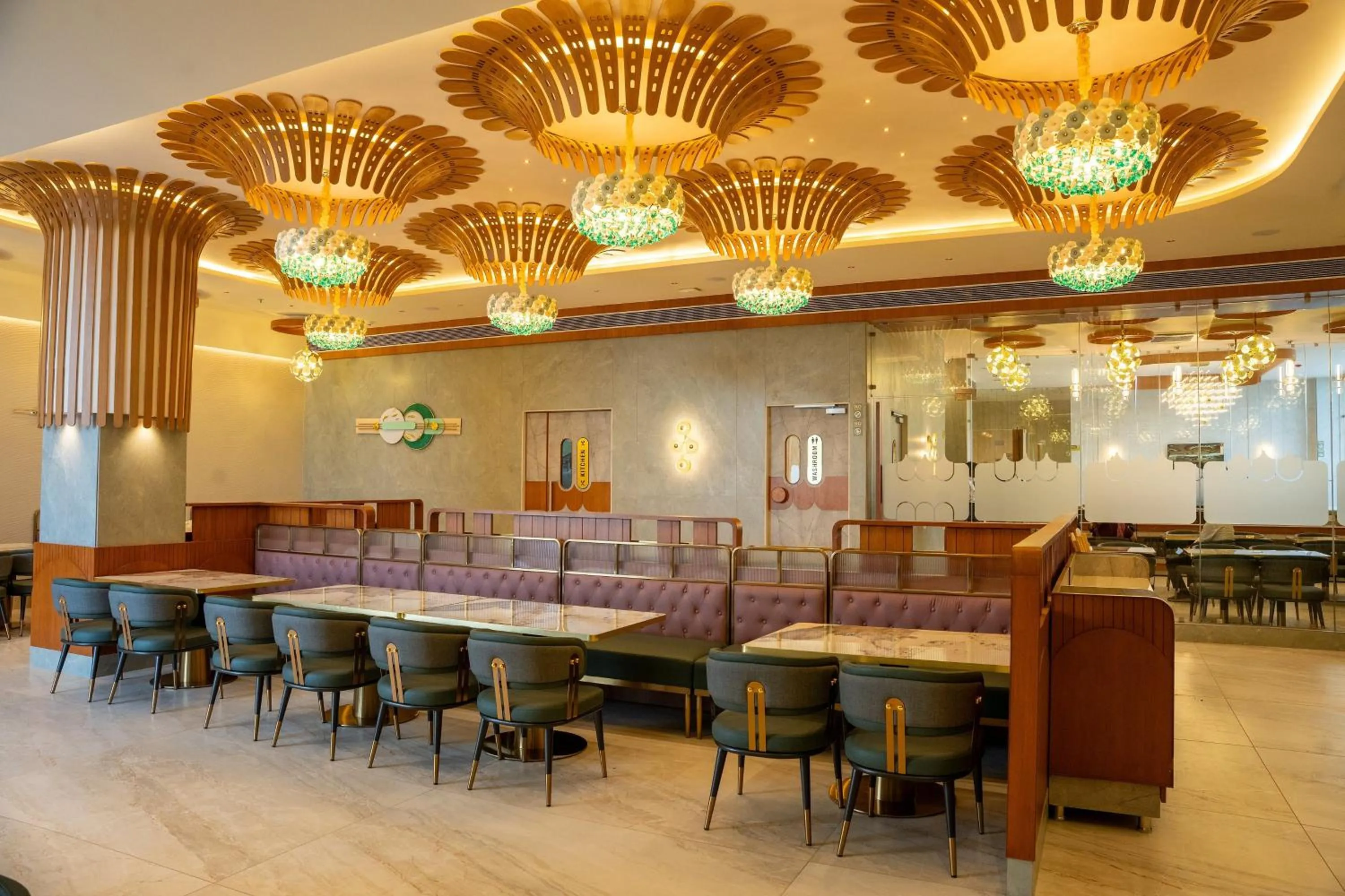 Restaurant/places to eat in Hotel Grand Arose