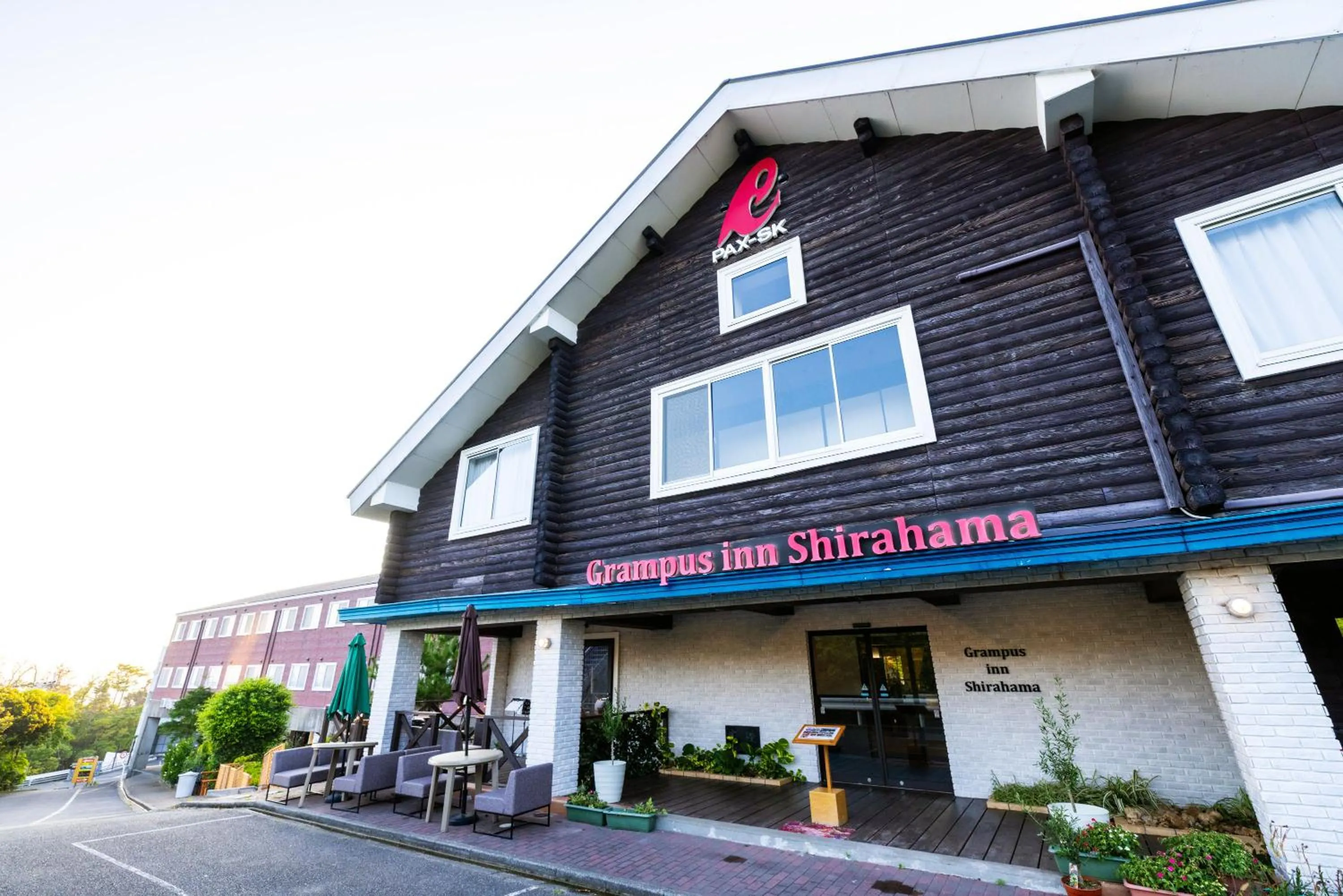 Property building in Grampus Inn Shirahama