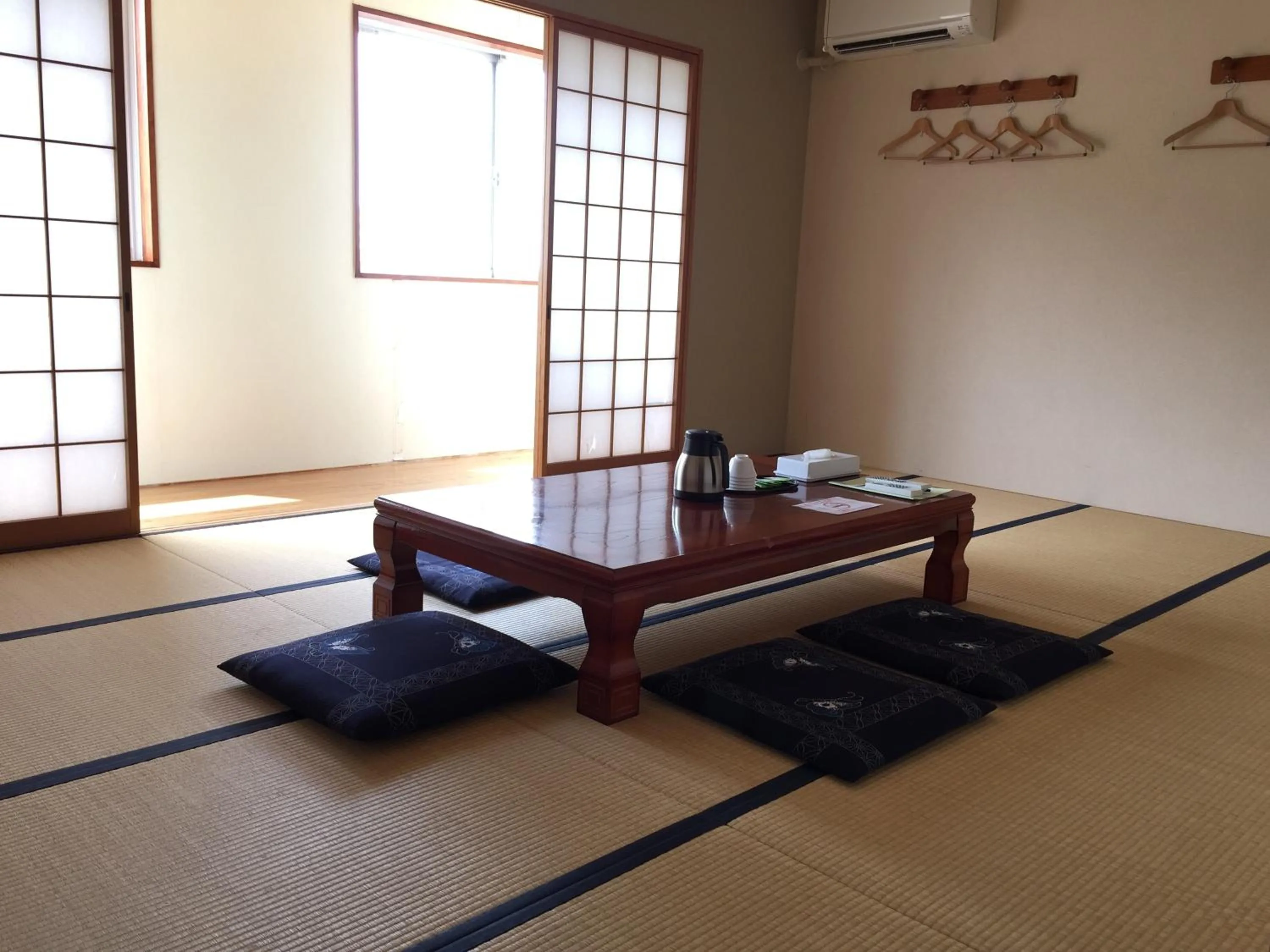 Photo of the whole room in Grampus Inn Shirahama
