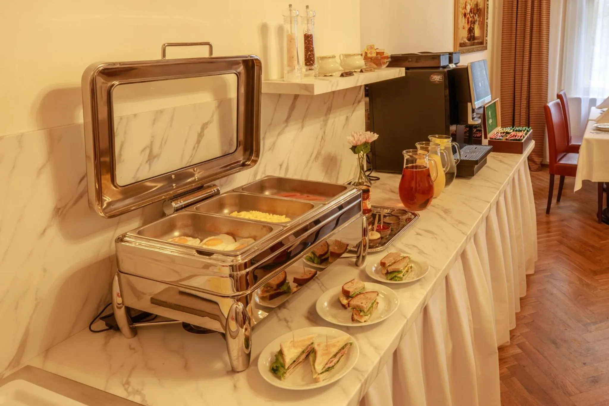 Food and drinks in Hotel Golden Lamb