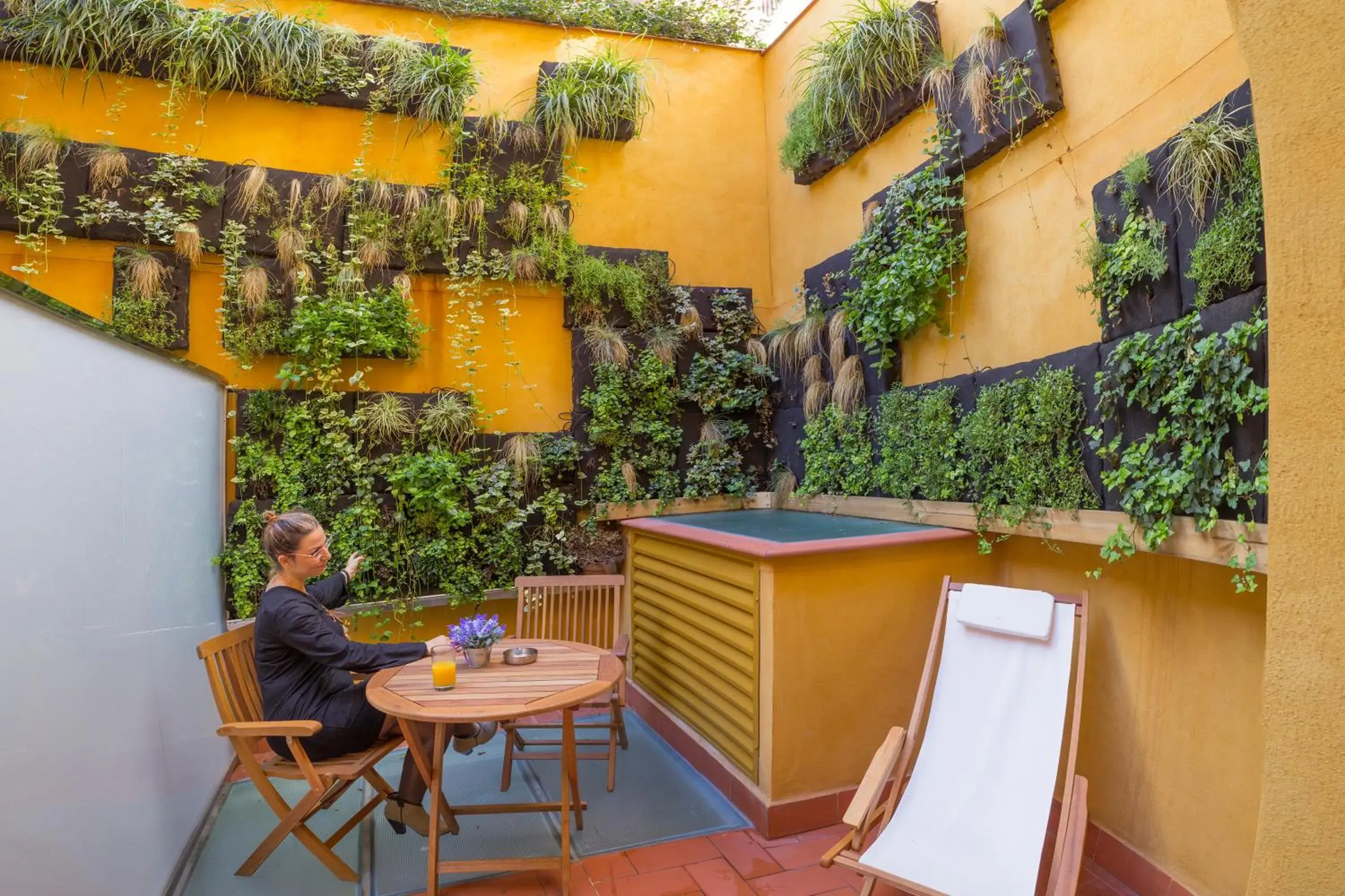 Superior Double or Twin Room with Terrace in Boutique Hostemplo Sagrada Familia Superior Double or Twin Room with Terrace in Boutique Hostemplo Sagrada Familia