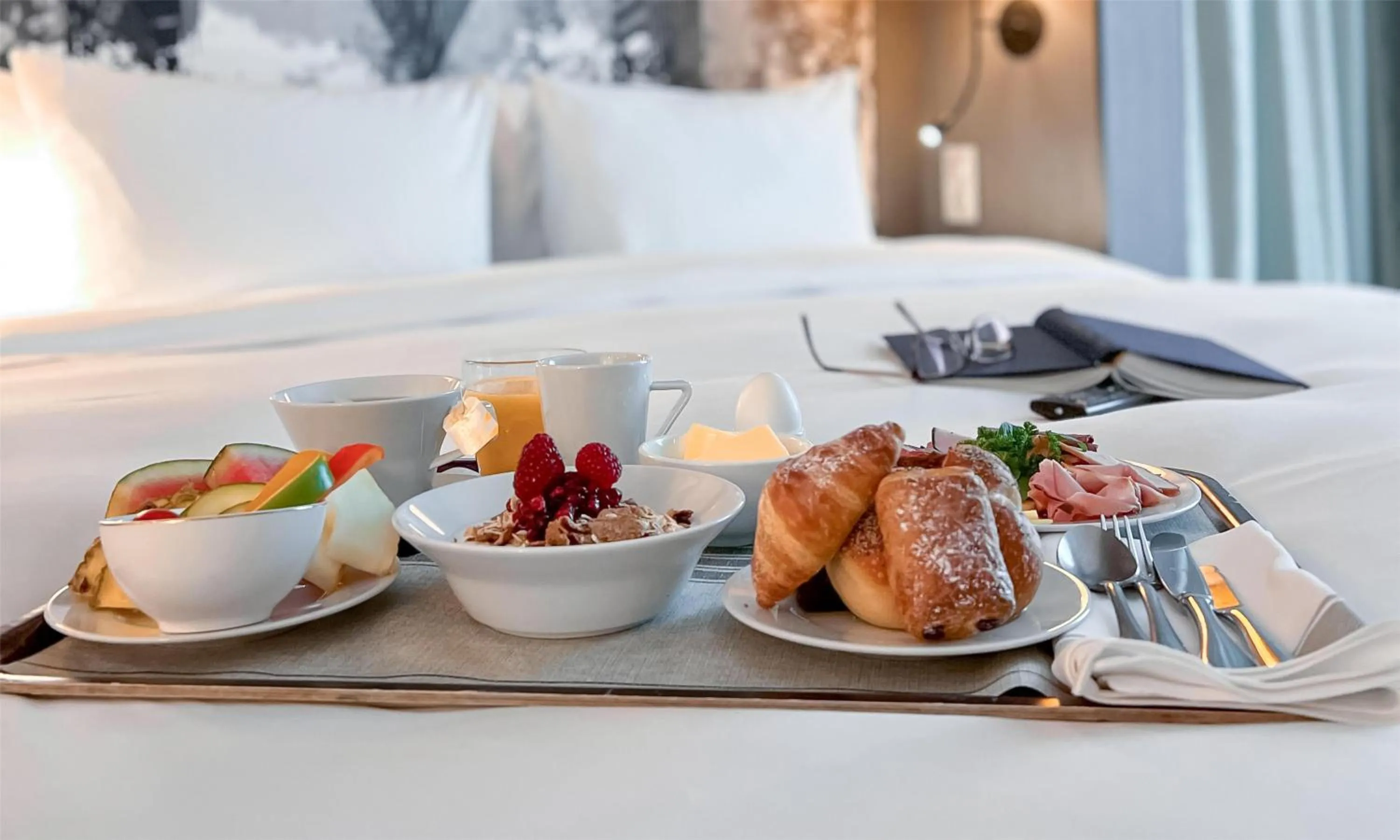 Food and drinks, Bed in Radisson Blu Metropol Helsingborg