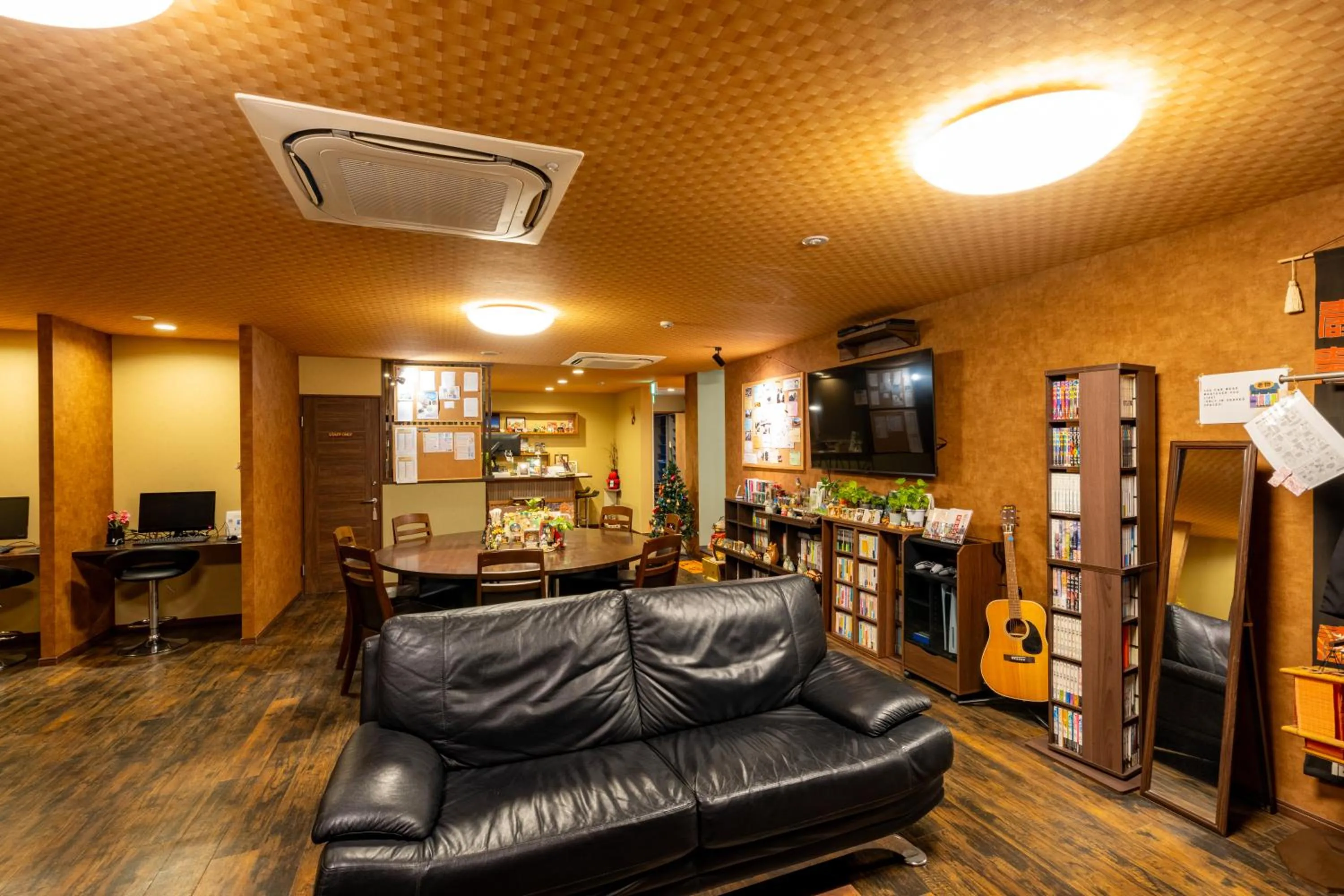 Communal lounge/ TV room in Guest House Ouka