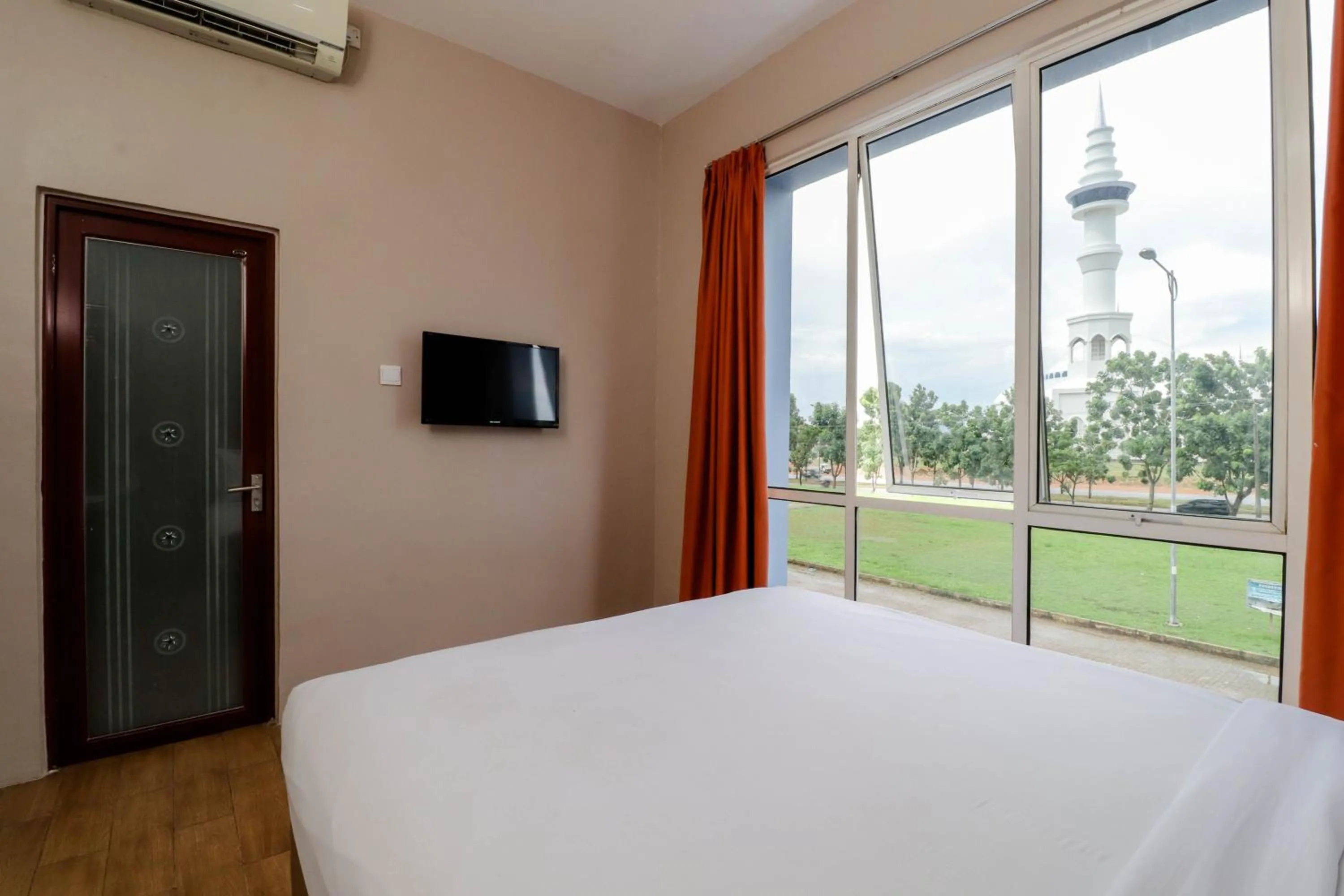 Bedroom, Bed in Blitz Hotel Batam Near Sultan Mahmud Ri'ayat Shah