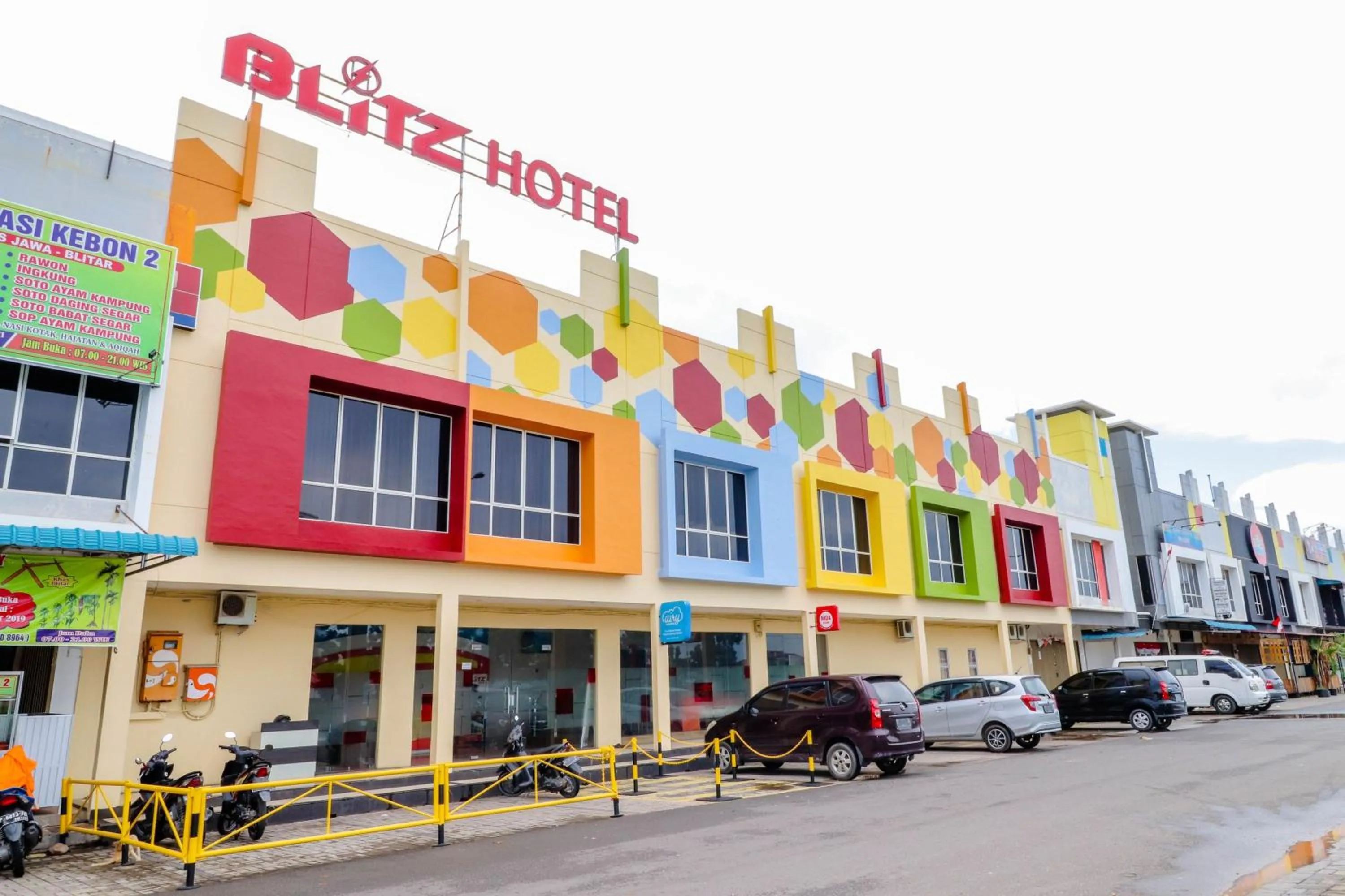 Property building in Blitz Hotel Batam Near Sultan Mahmud Ri'ayat Shah