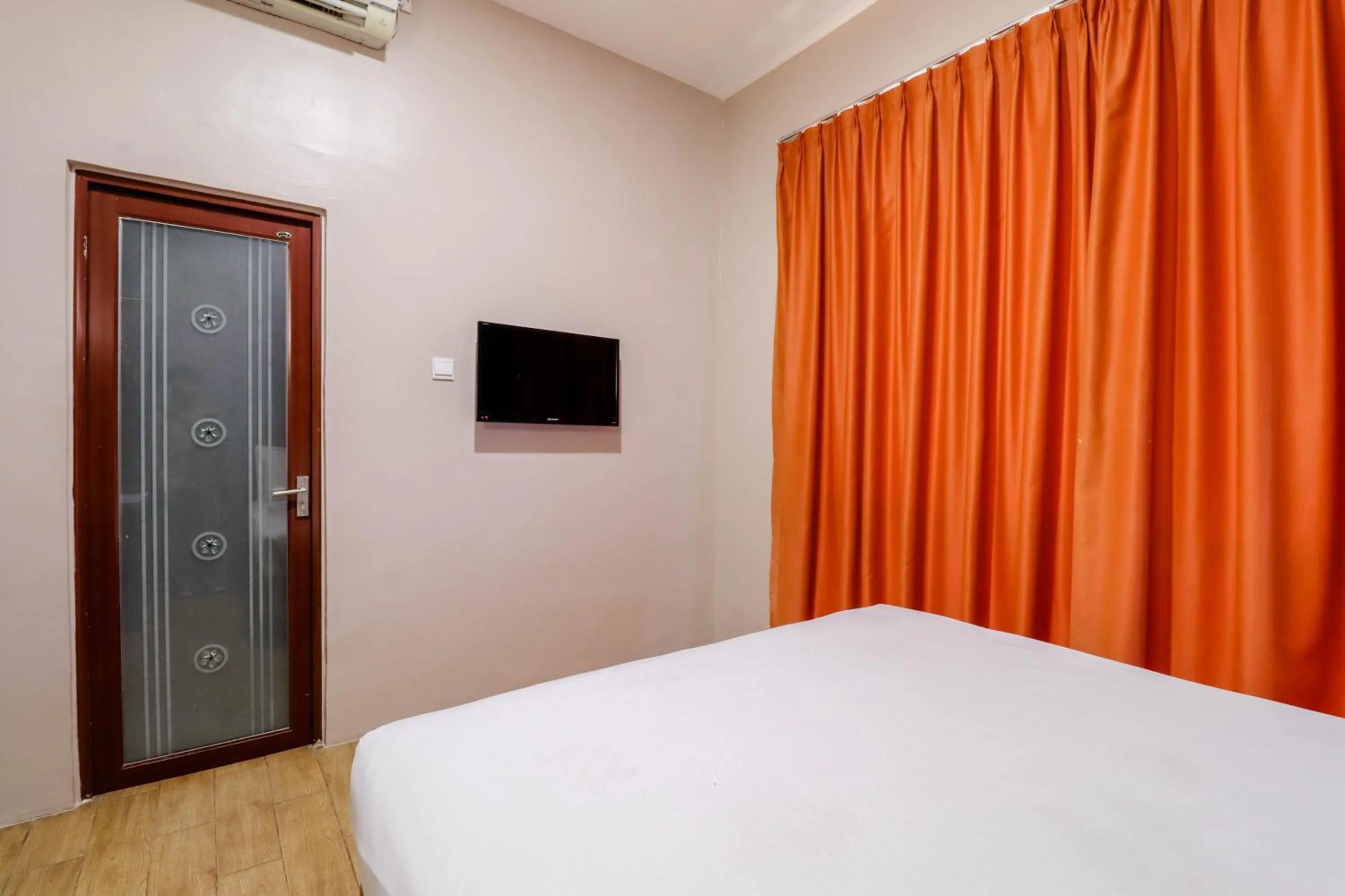 Bedroom, Bed in Blitz Hotel Batam Near Sultan Mahmud Ri'ayat Shah