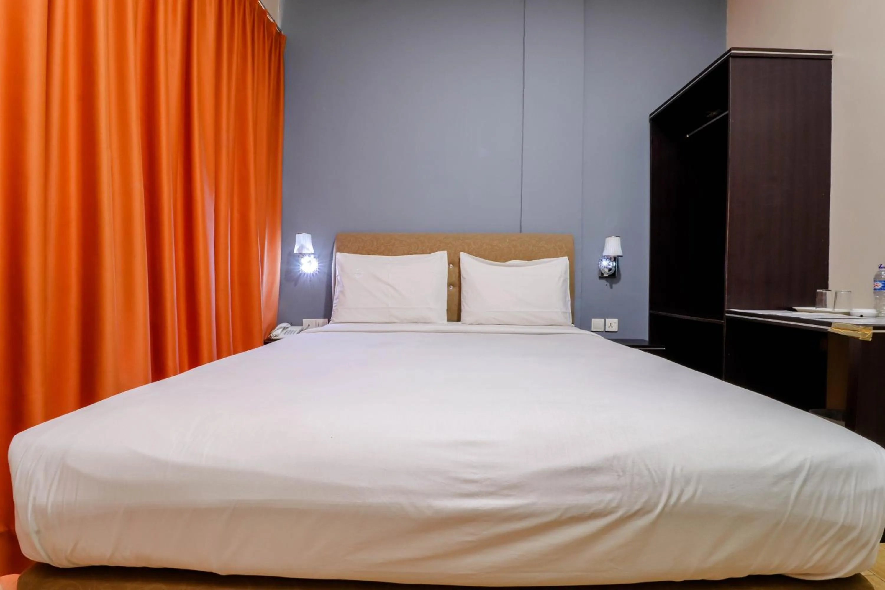 Bedroom, Bed in Blitz Hotel Batam Near Sultan Mahmud Ri'ayat Shah